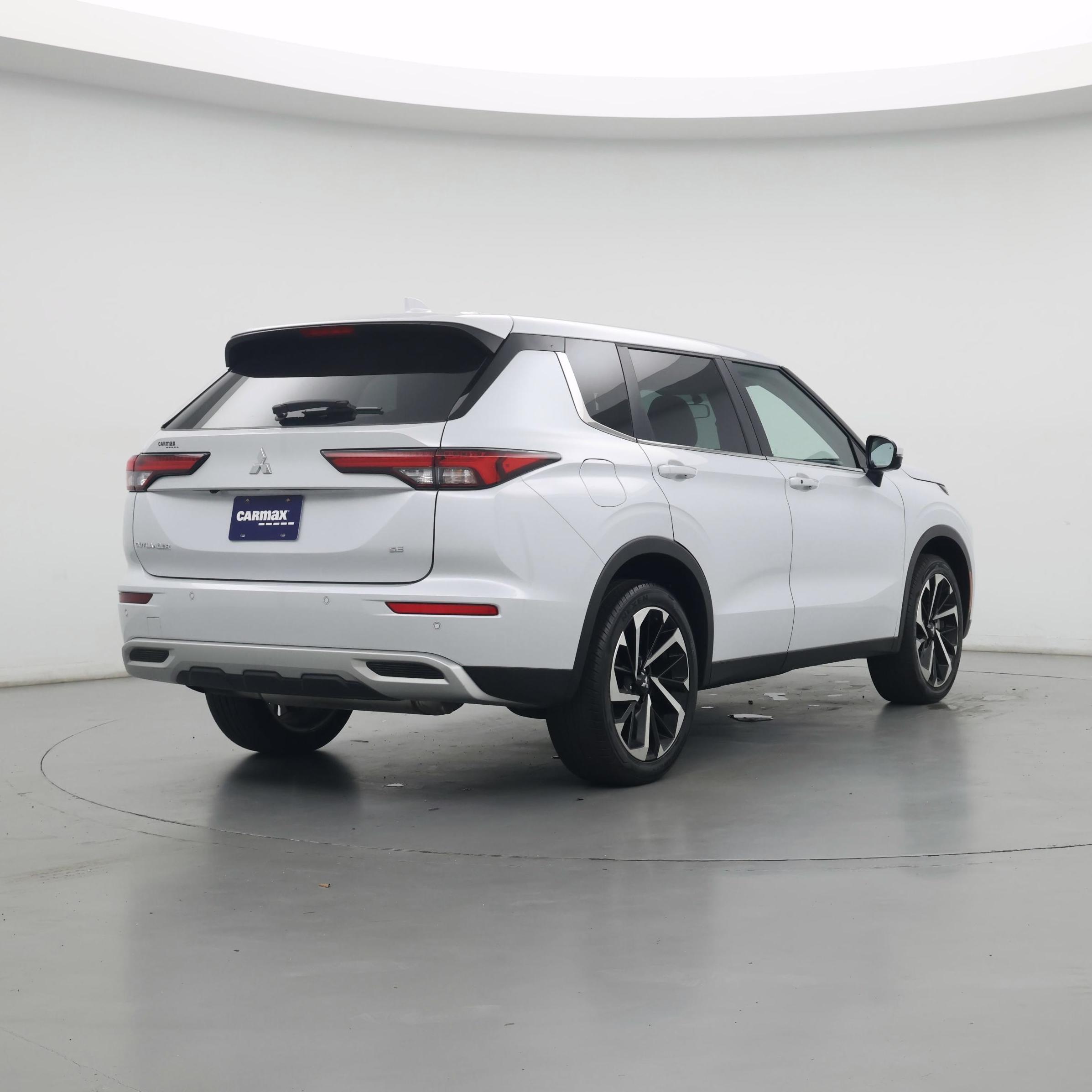 Thumbnail: 2023 Mitsubishi Outlander - 8