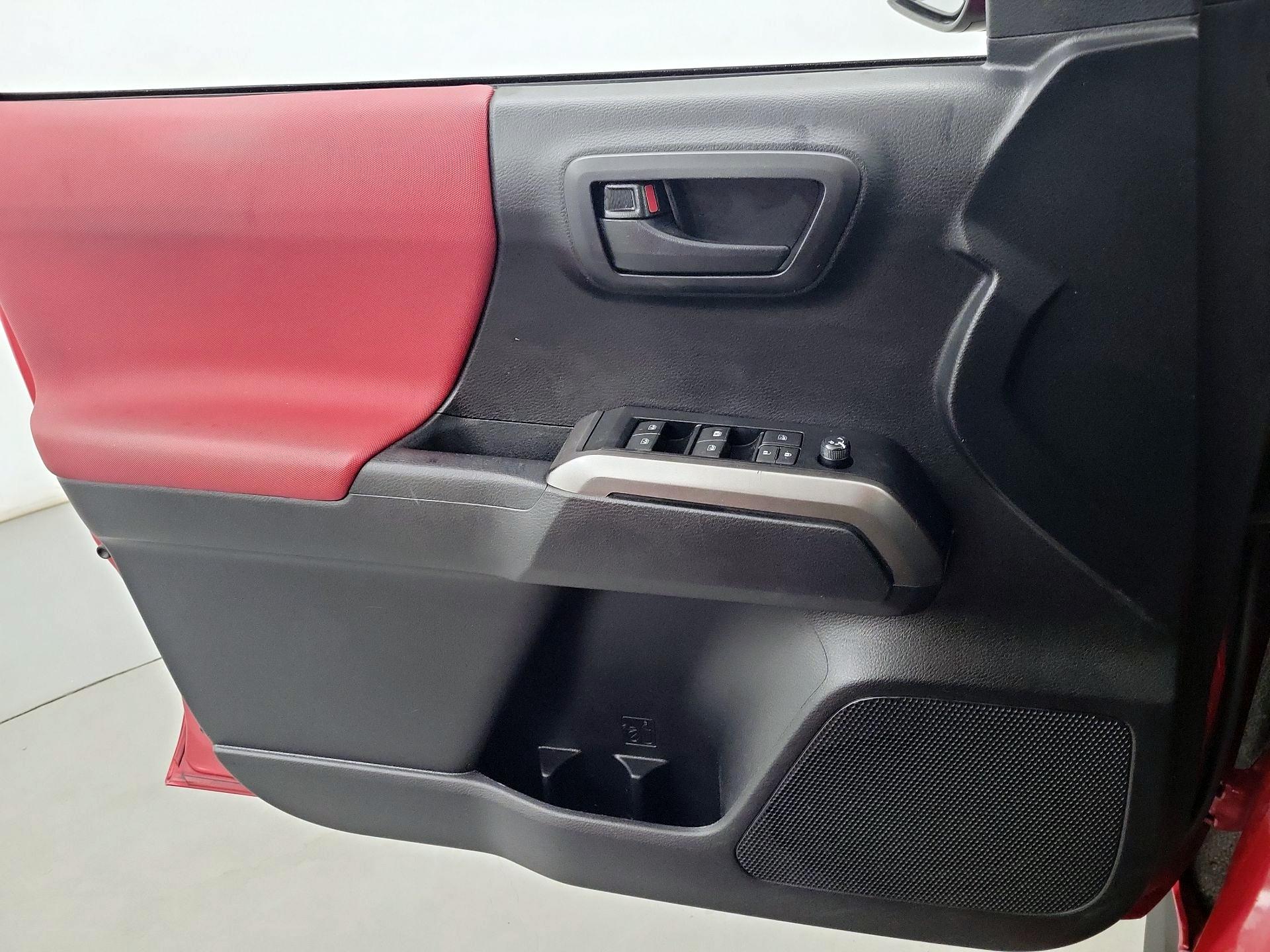 Thumbnail: 2020 Toyota Tacoma - 12