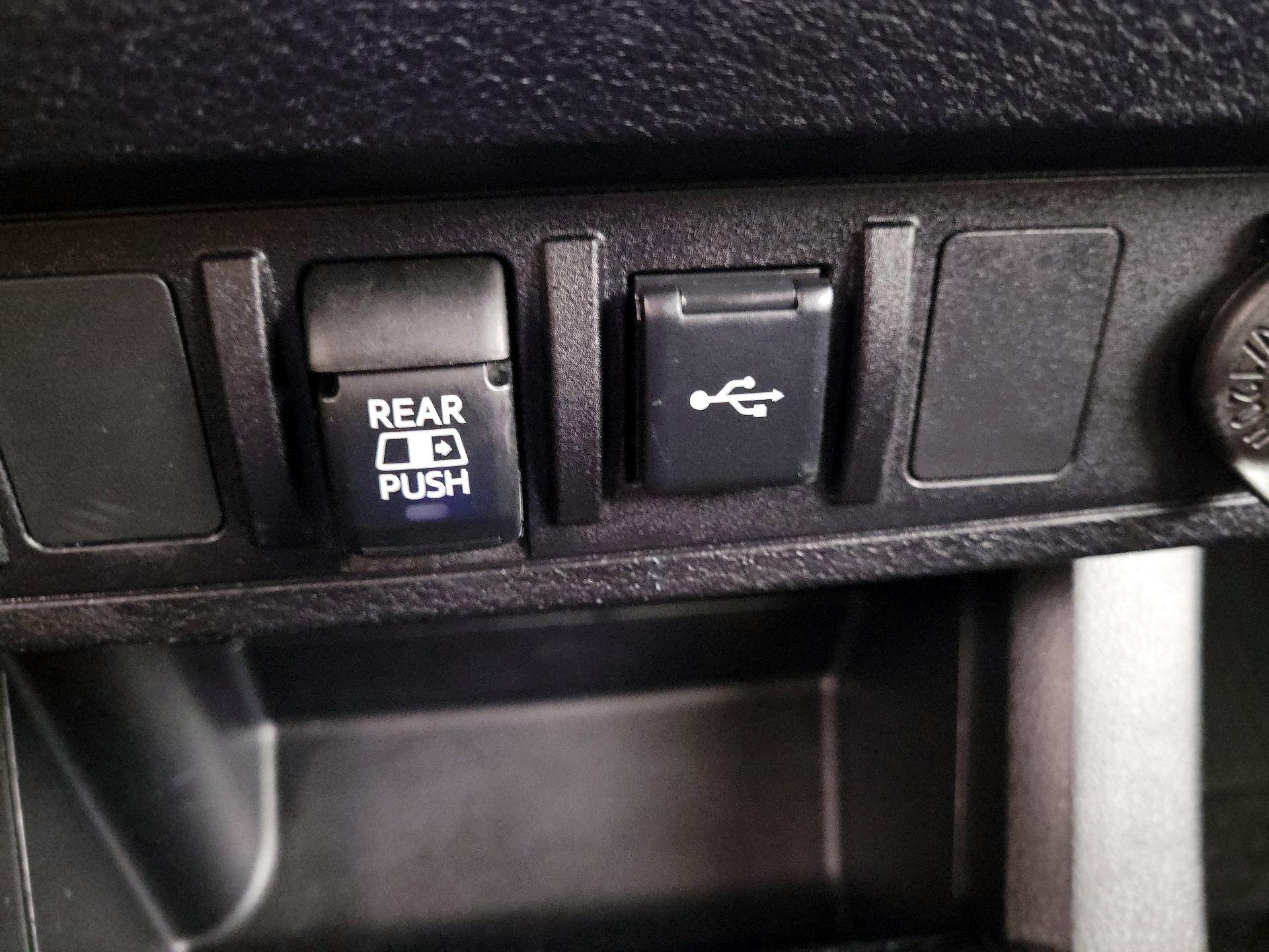 Thumbnail: 2020 Toyota Tacoma - 17