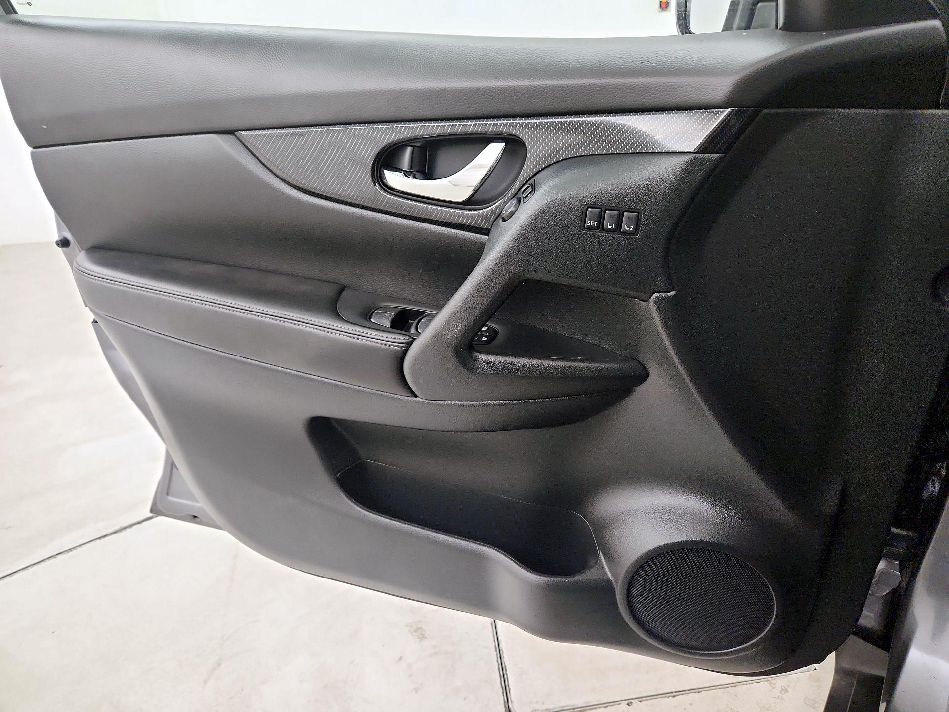 Thumbnail: 2020 Nissan Rogue - 12