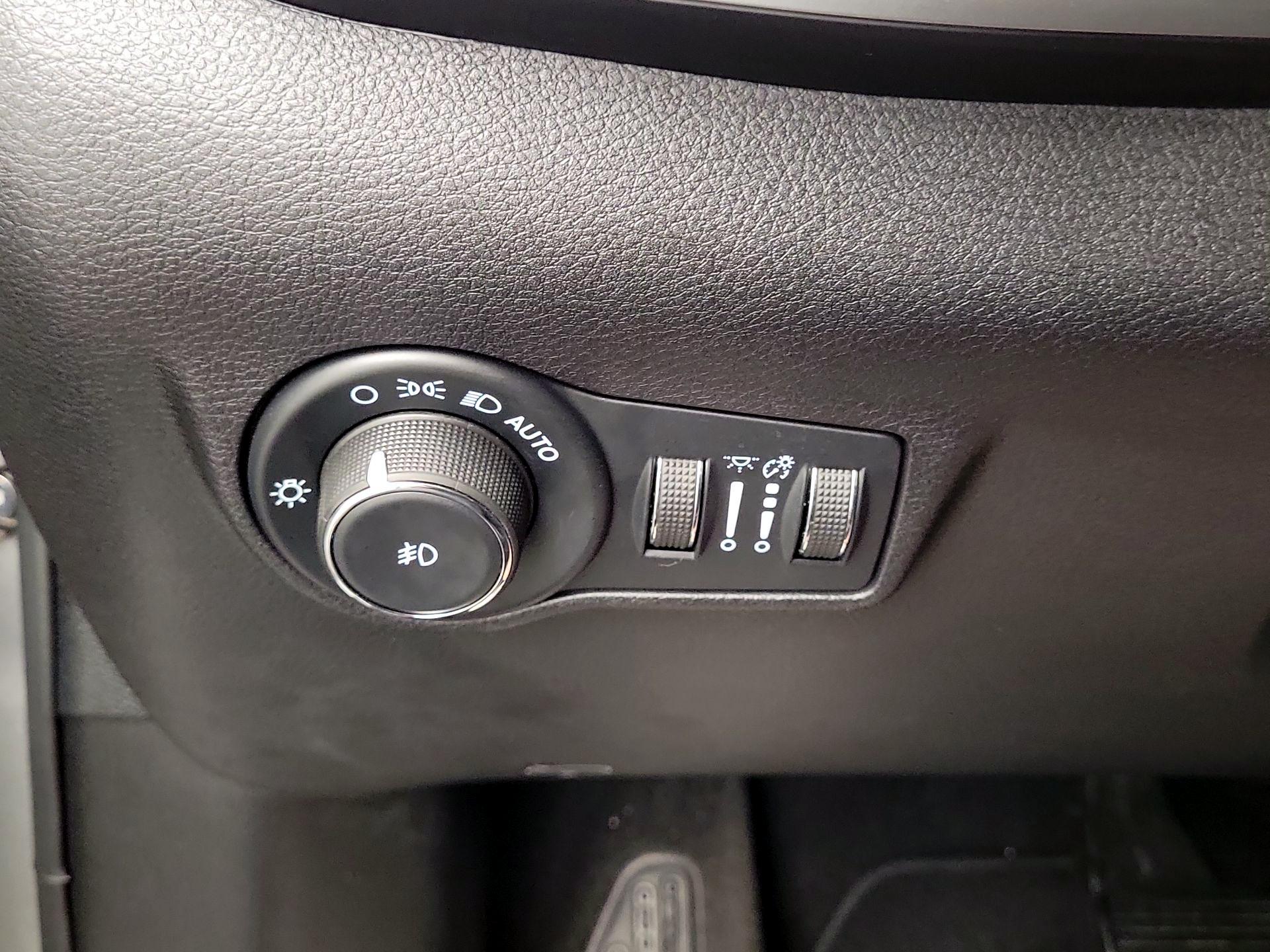 Thumbnail: 2022 Jeep Compass - 13