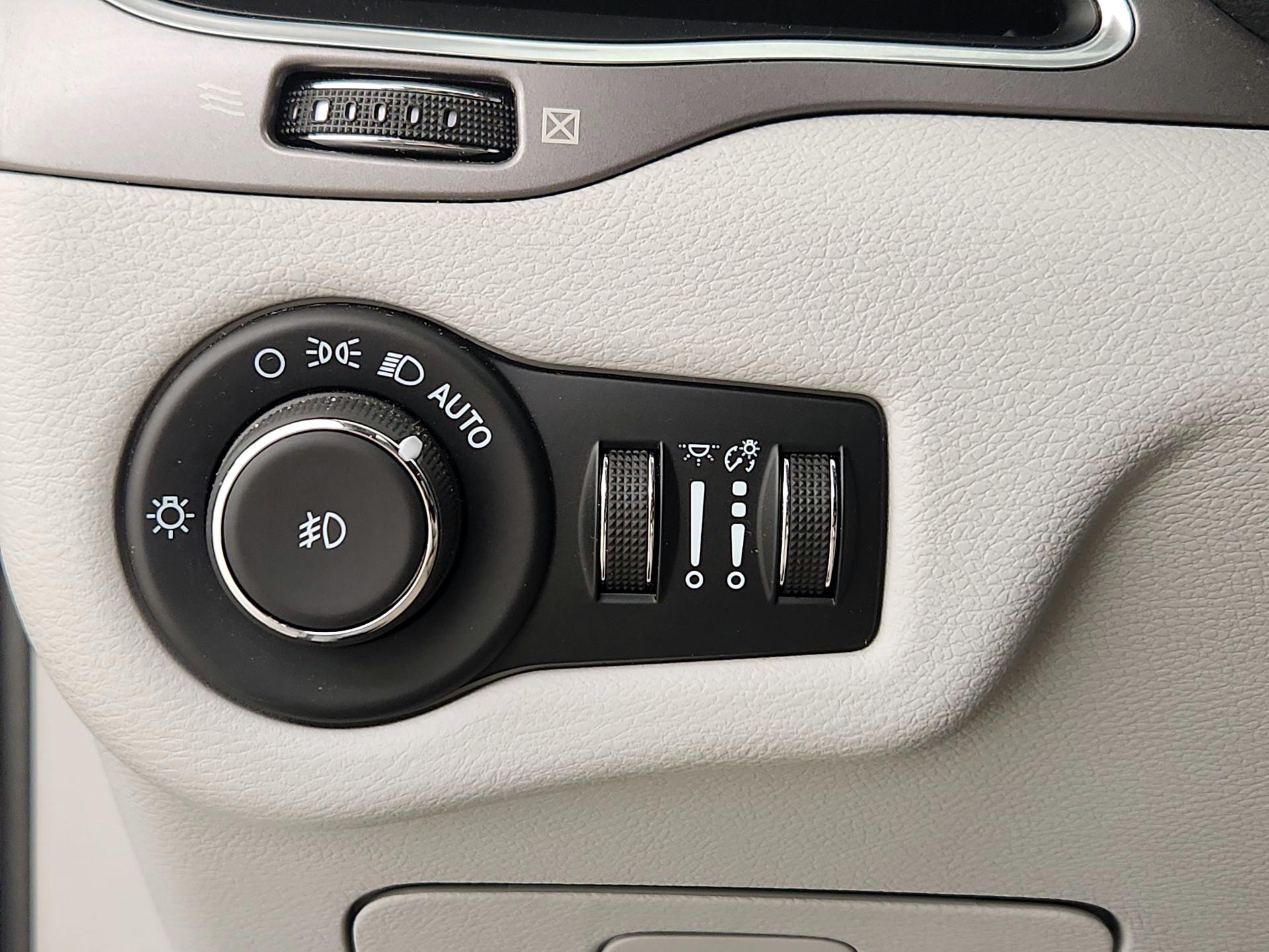 Thumbnail: 2021 Jeep Cherokee - 13