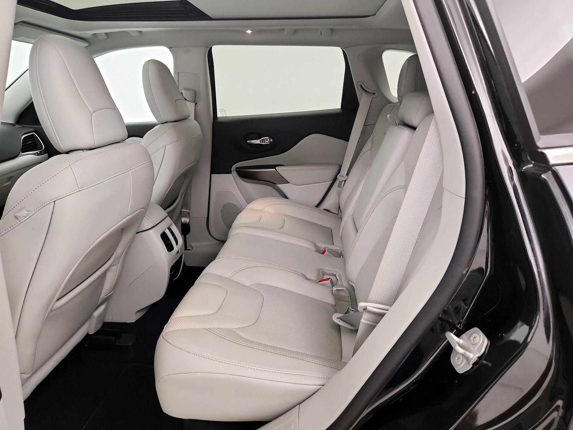 Thumbnail: 2021 Jeep Cherokee - 20