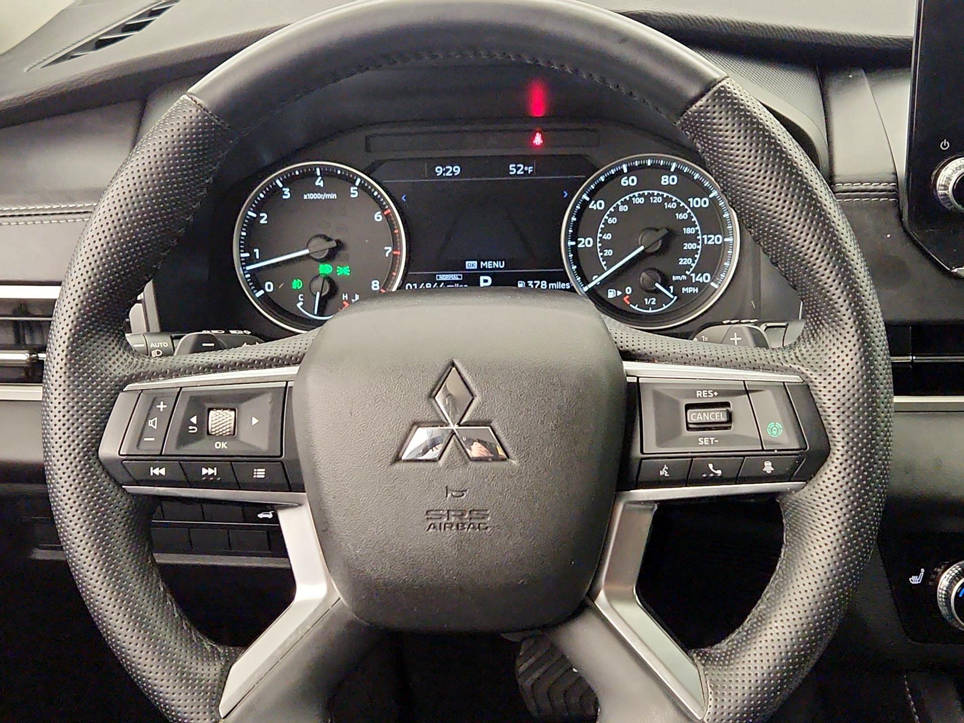 Thumbnail: 2024 Mitsubishi Outlander - 10