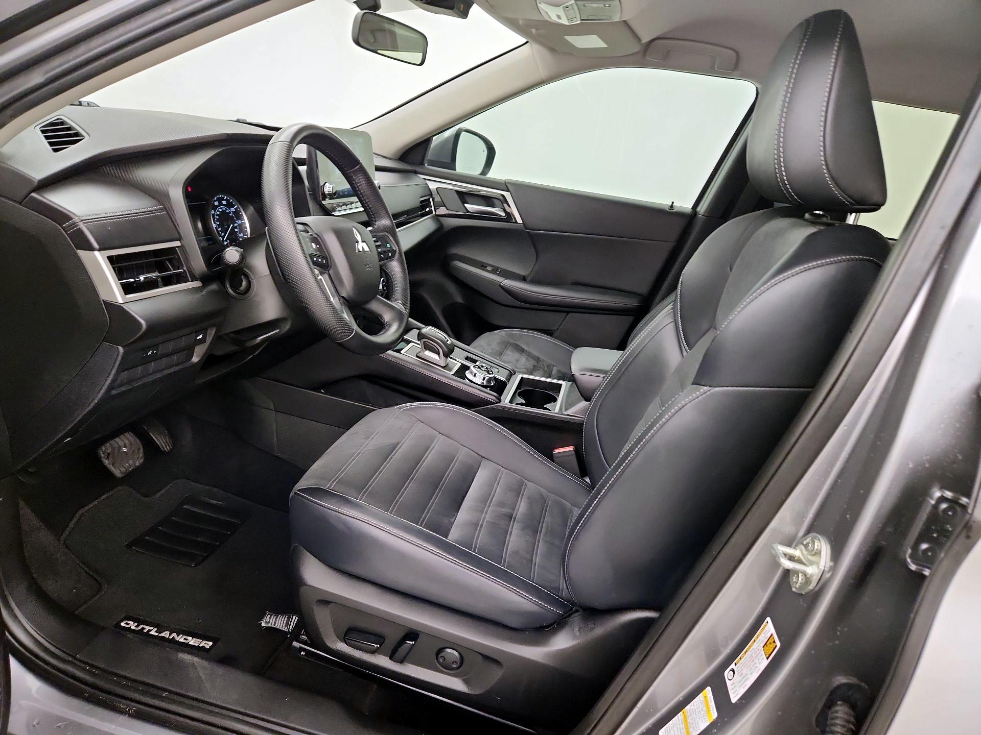 Thumbnail: 2024 Mitsubishi Outlander - 11