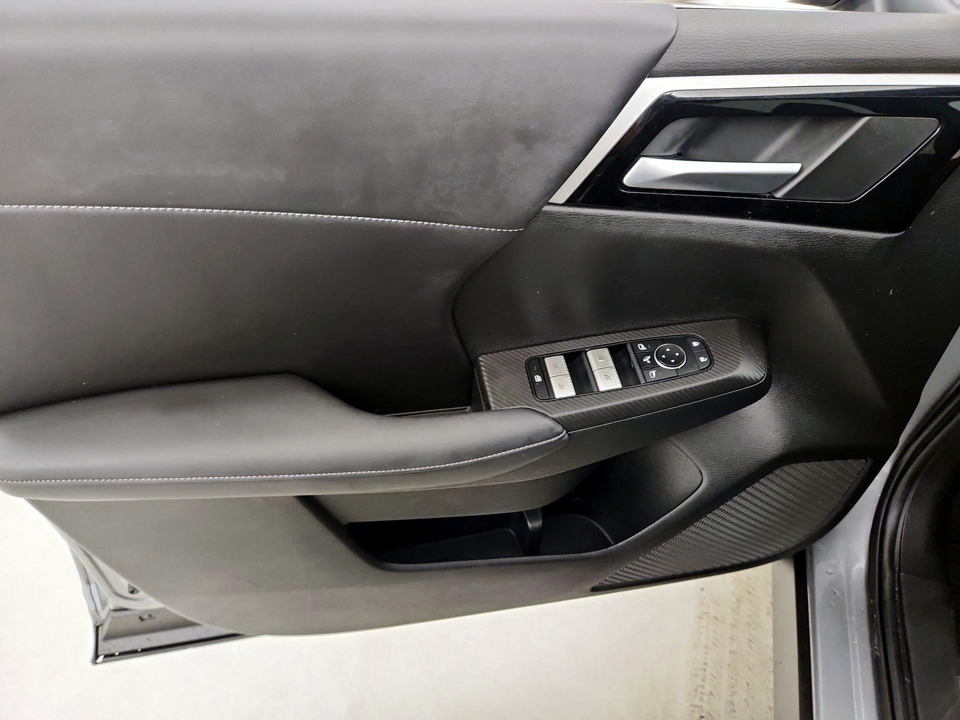 Thumbnail: 2024 Mitsubishi Outlander - 12