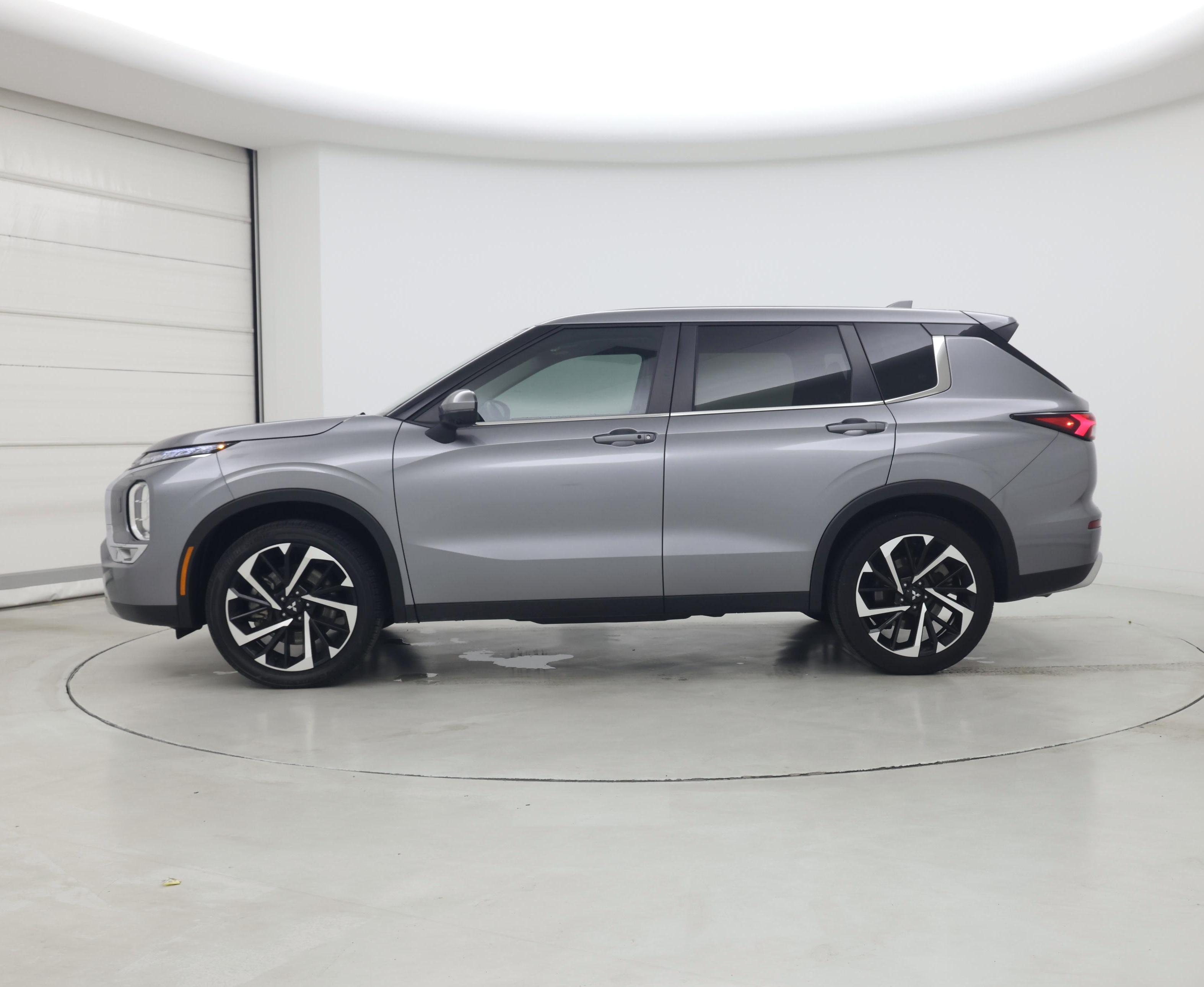 Thumbnail: 2024 Mitsubishi Outlander - 3