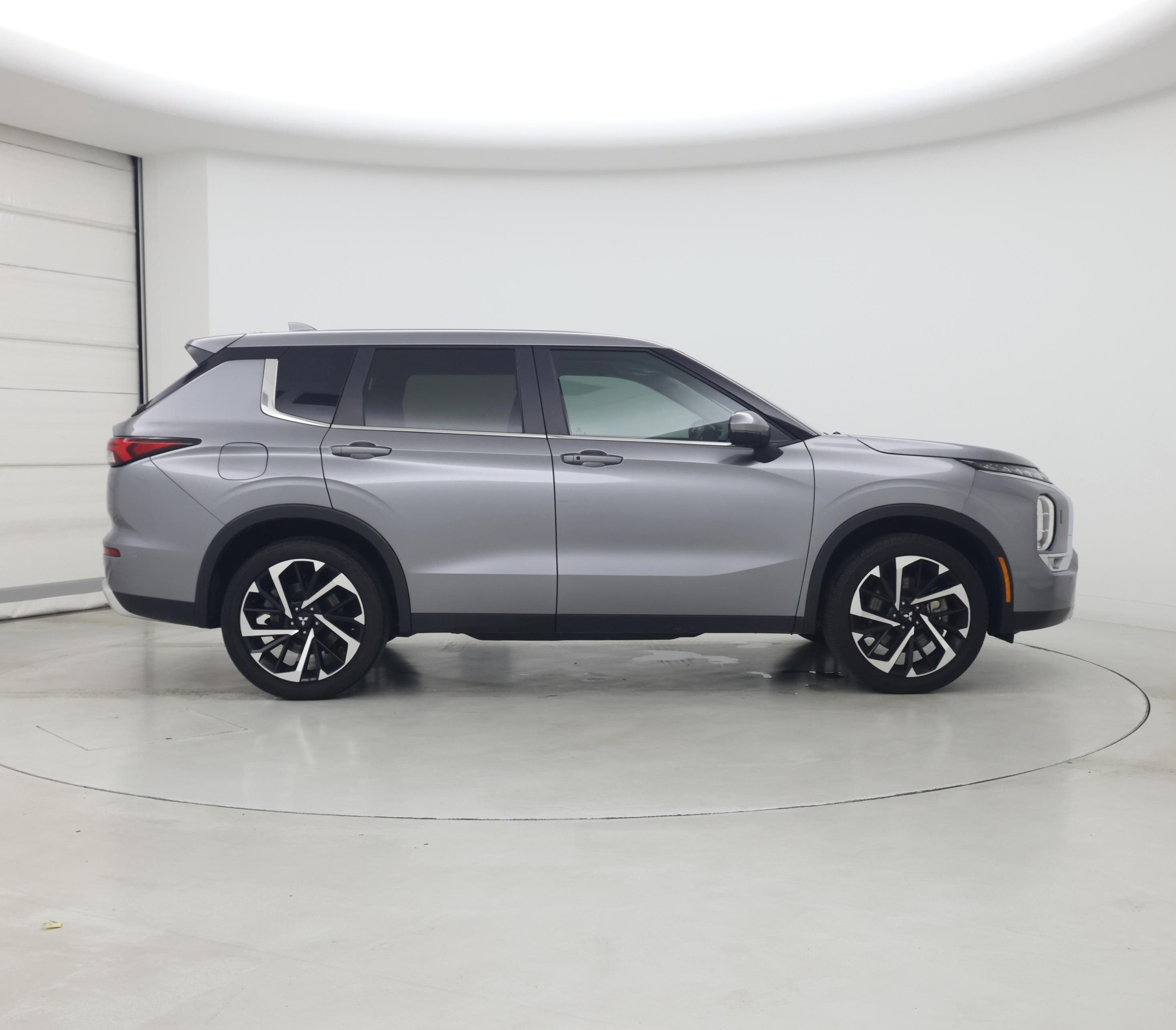 Thumbnail: 2024 Mitsubishi Outlander - 7