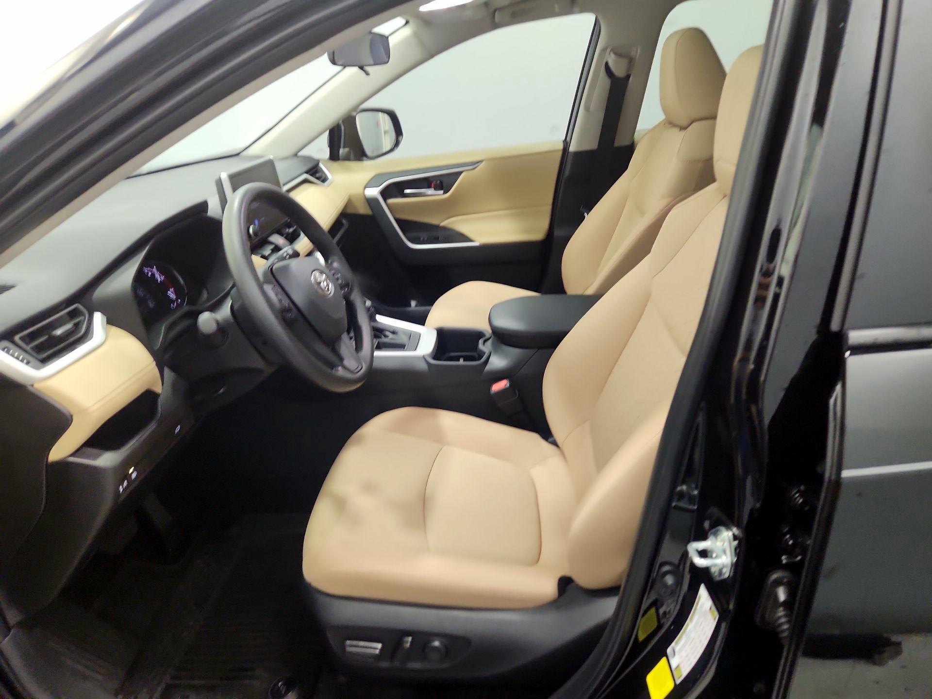 Thumbnail: 2025 Toyota RAV4 - 11