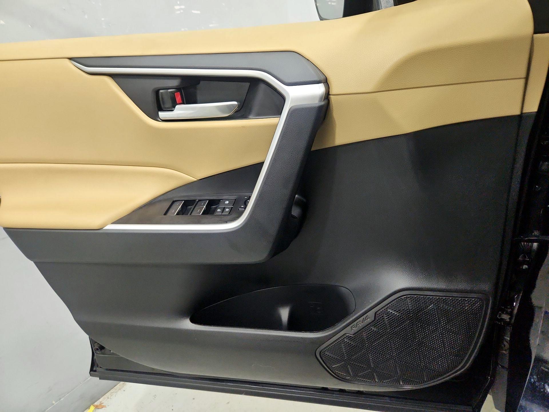 Thumbnail: 2025 Toyota RAV4 - 12