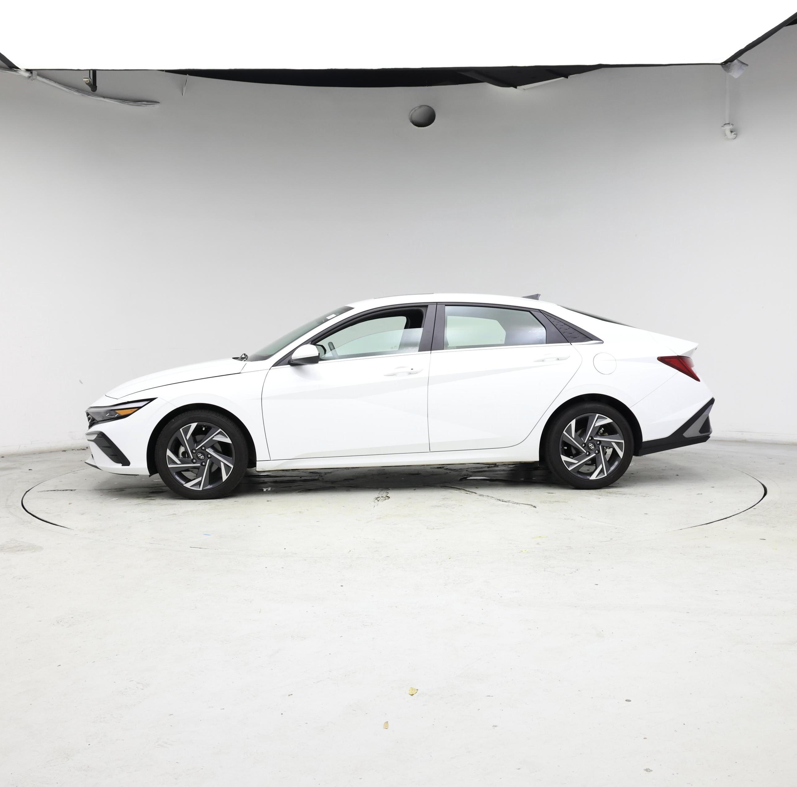 Thumbnail: 2024 Hyundai Elantra - 3