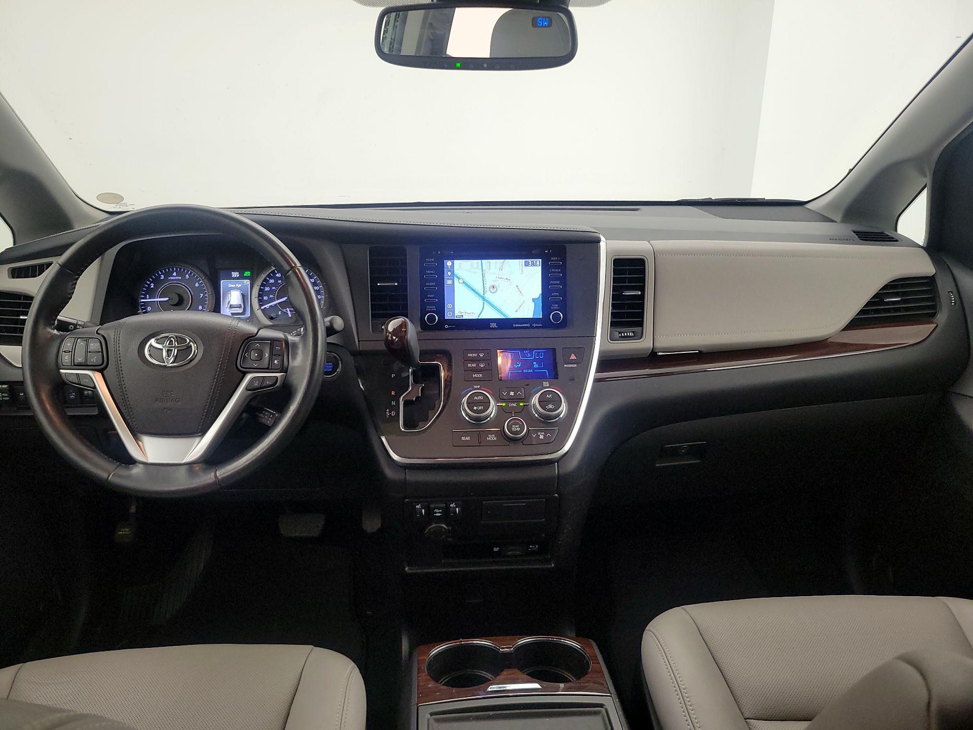 Thumbnail: 2018 Toyota Sienna - 9