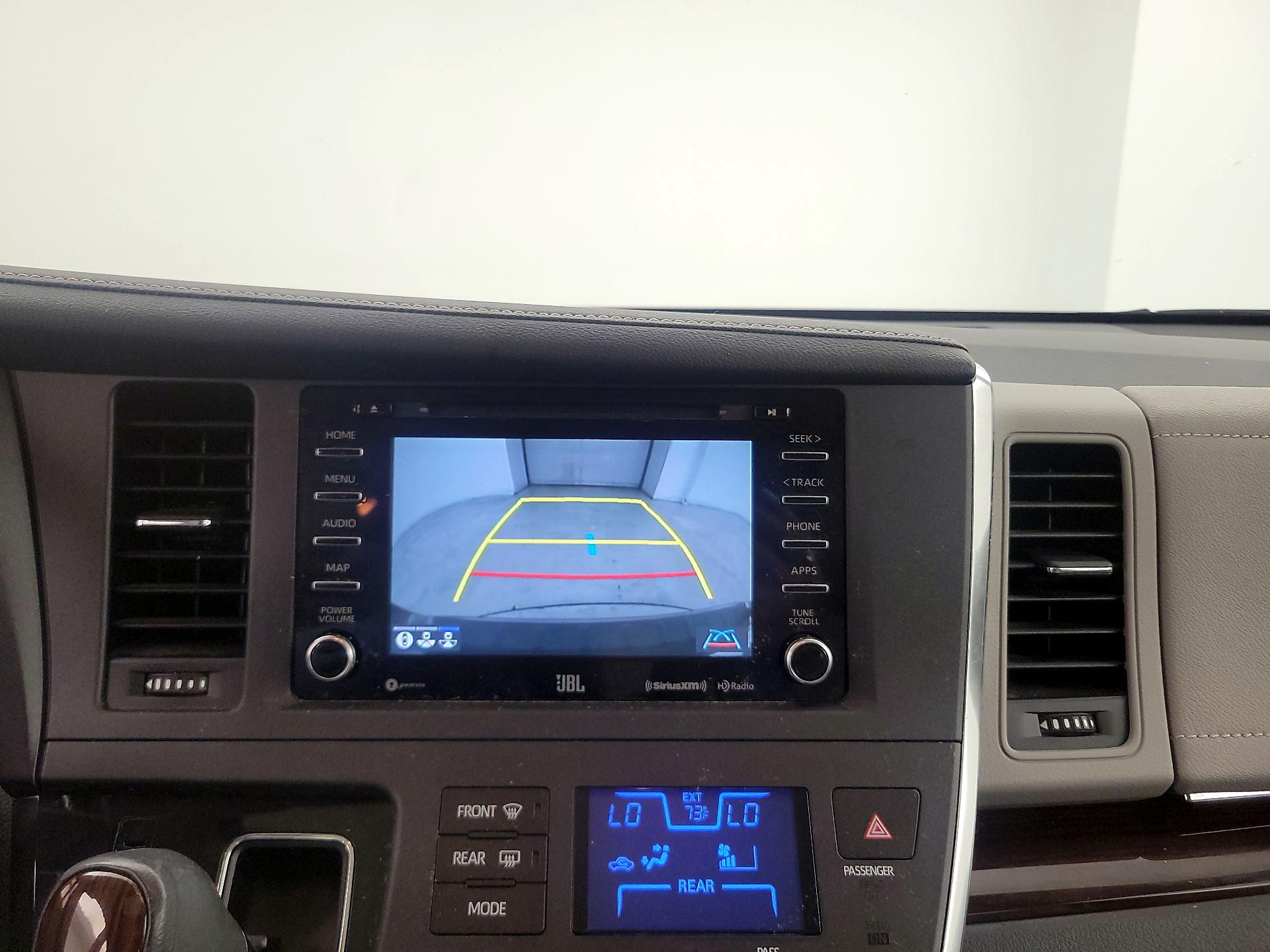 Thumbnail: 2018 Toyota Sienna - 15
