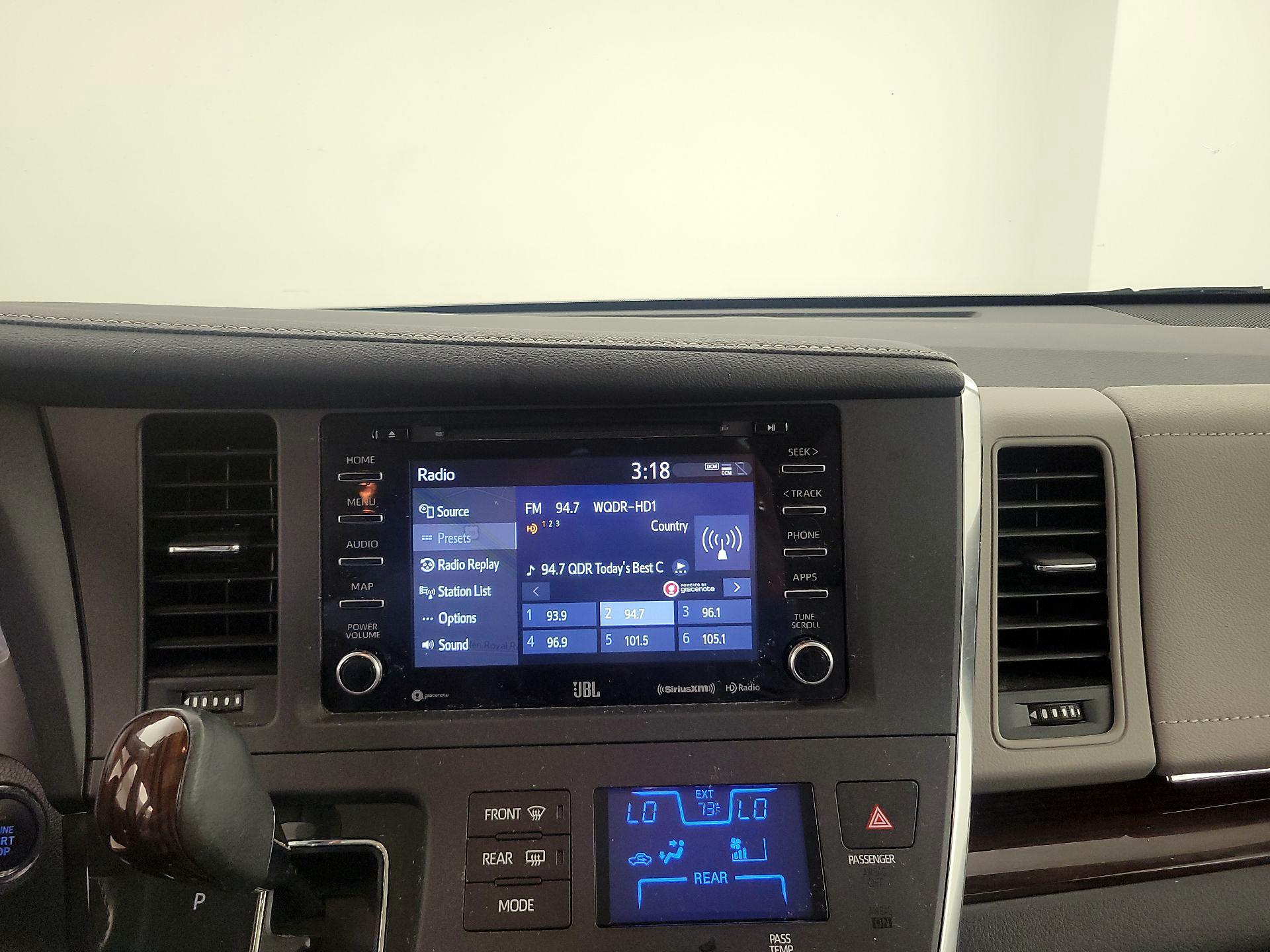 Thumbnail: 2018 Toyota Sienna - 16