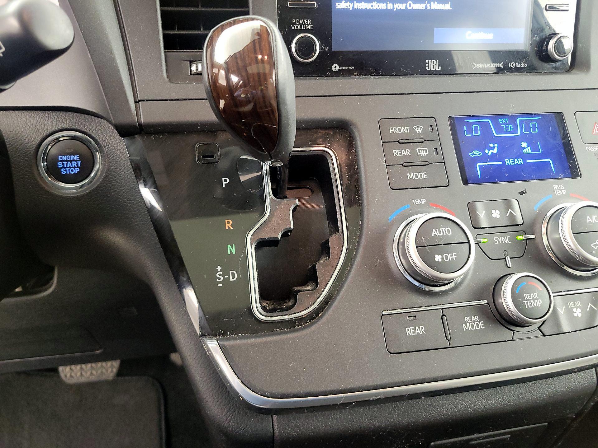 Thumbnail: 2018 Toyota Sienna - 18