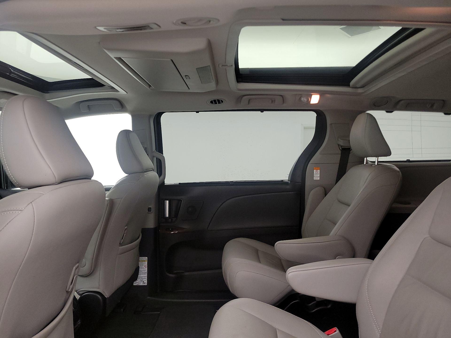 Thumbnail: 2018 Toyota Sienna - 20