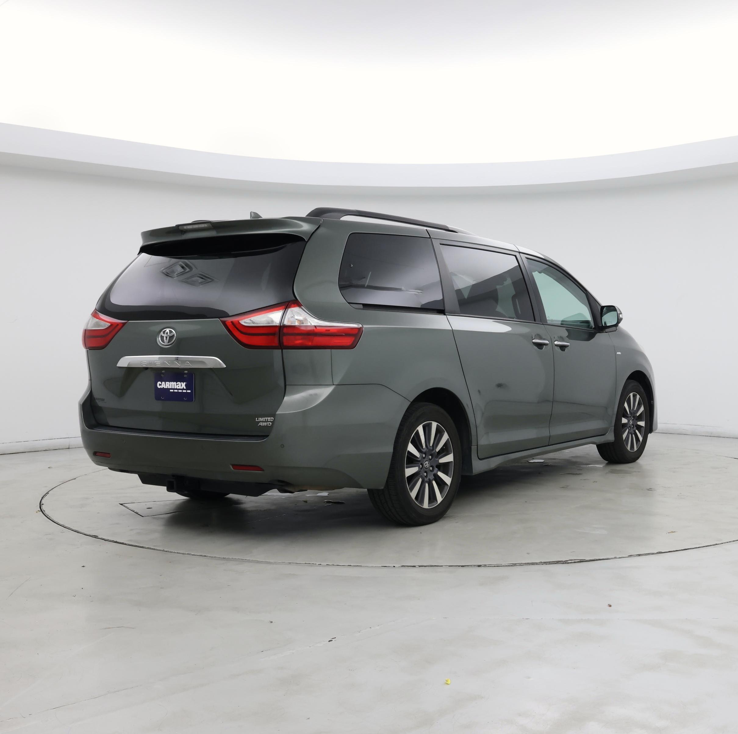Thumbnail: 2018 Toyota Sienna - 8