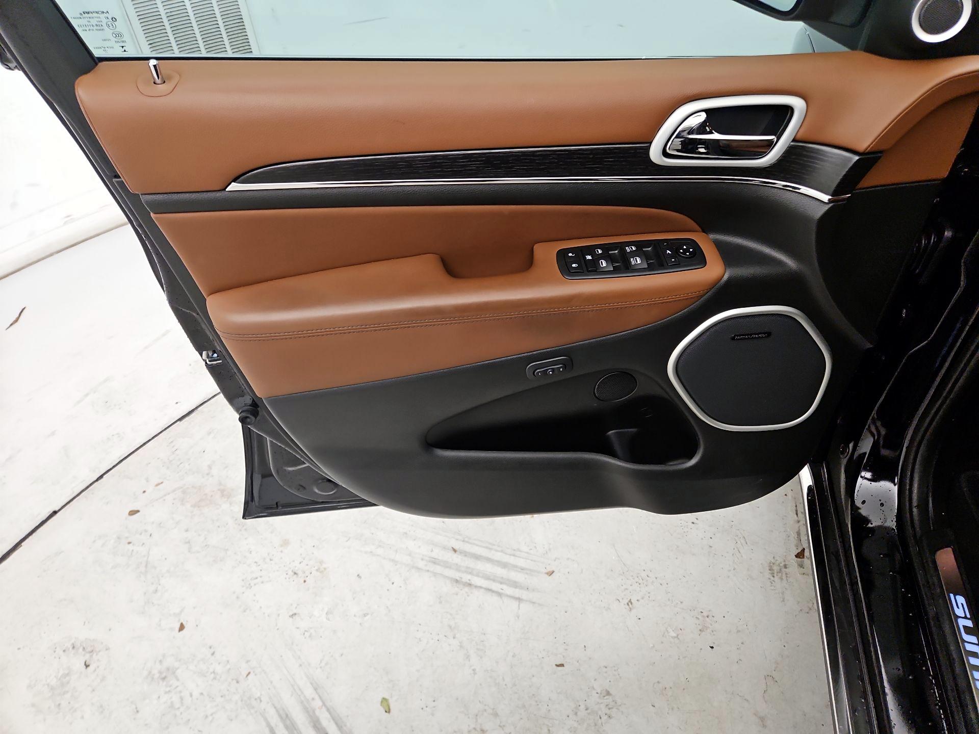 Thumbnail: 2020 Jeep Grand Cherokee - 12