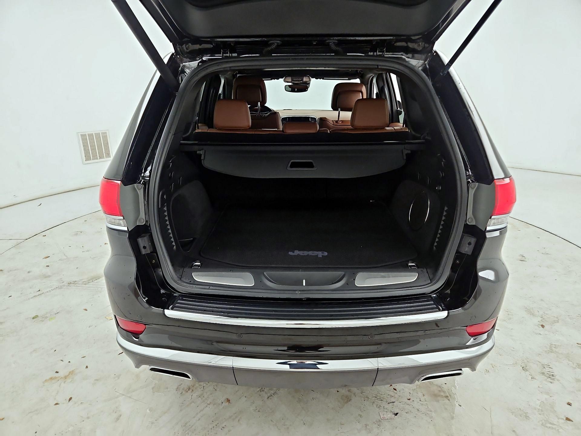 Thumbnail: 2020 Jeep Grand Cherokee - 20