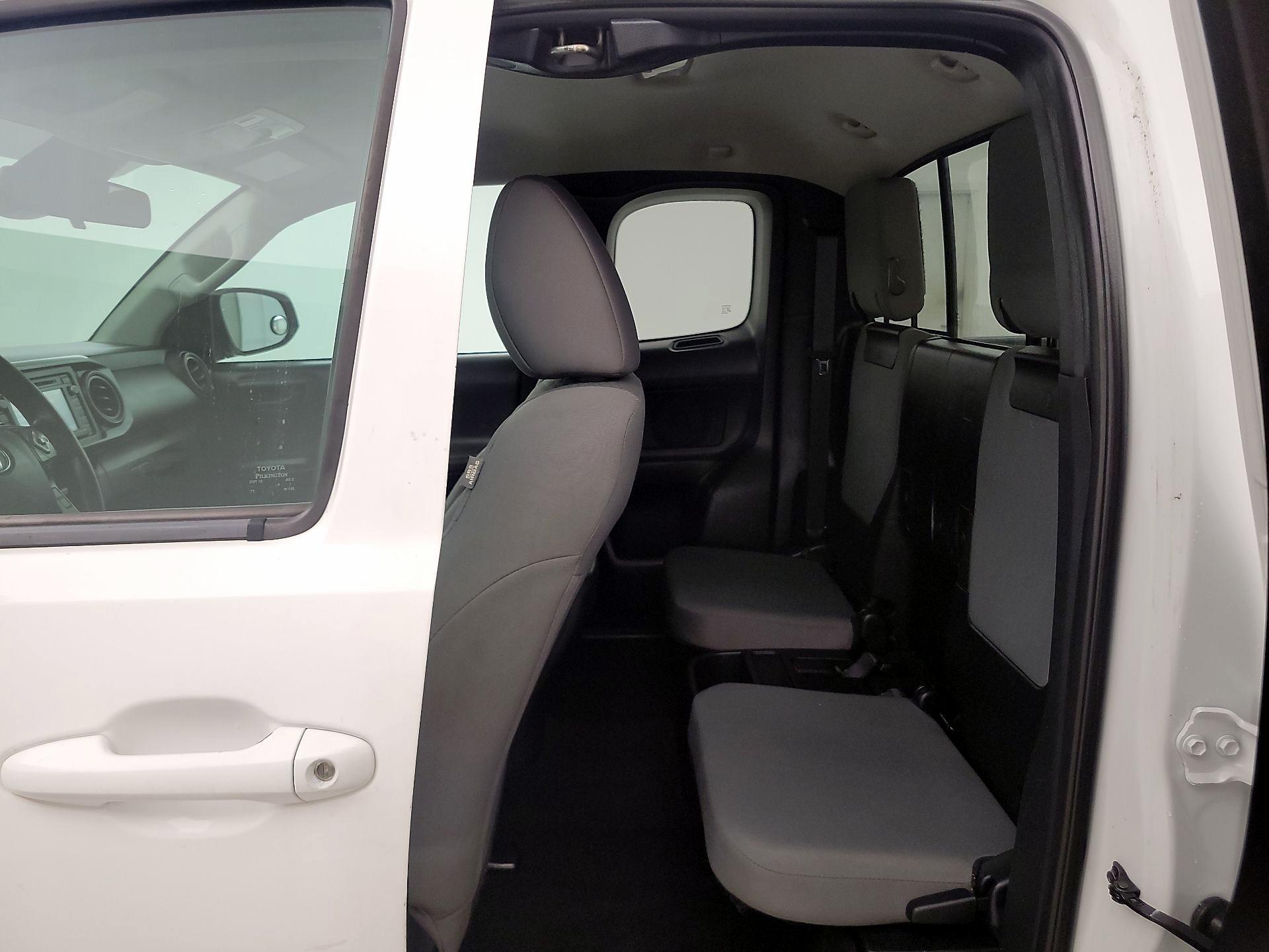 Thumbnail: 2019 Toyota Tacoma - 19