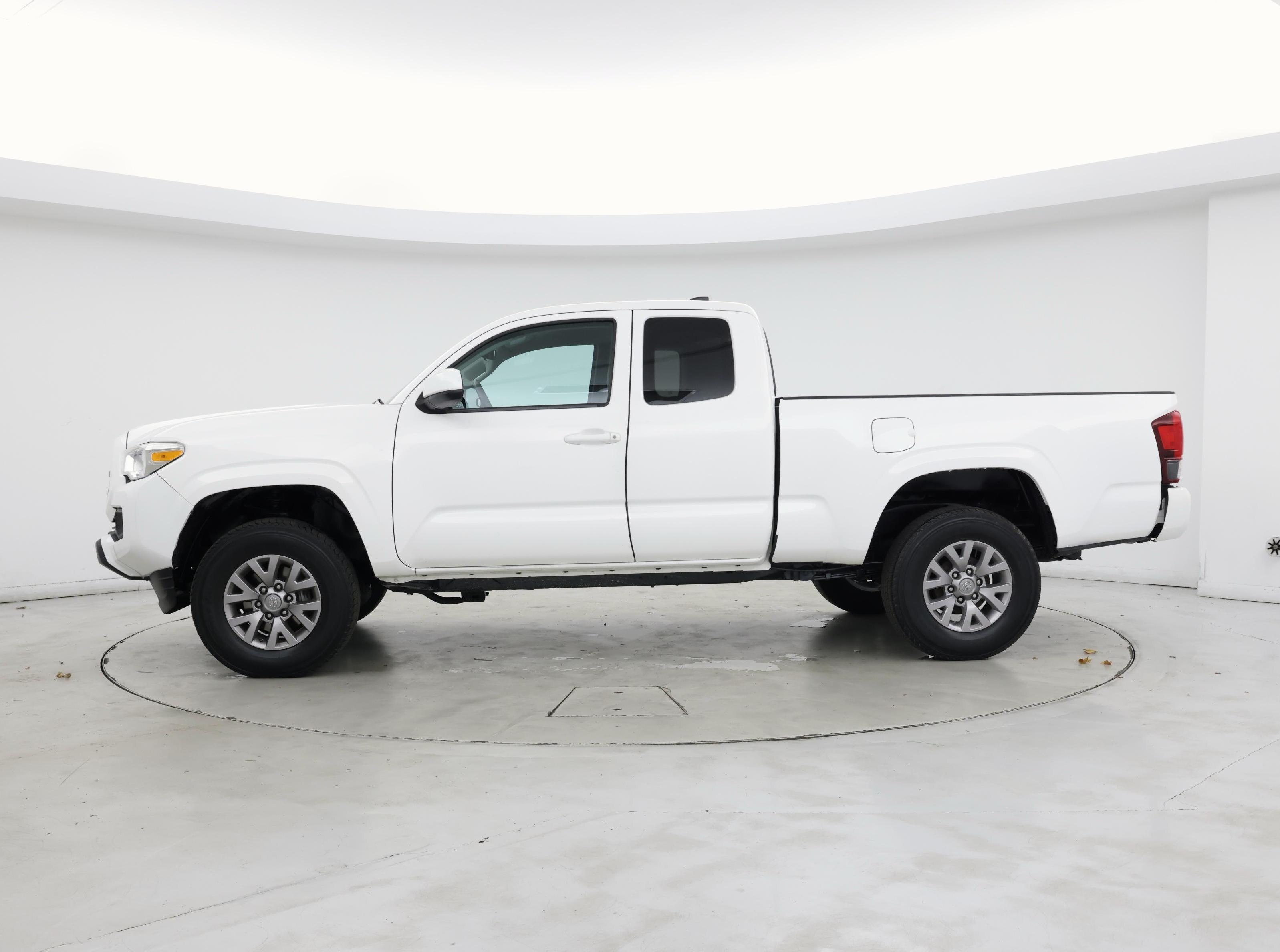 Thumbnail: 2019 Toyota Tacoma - 3