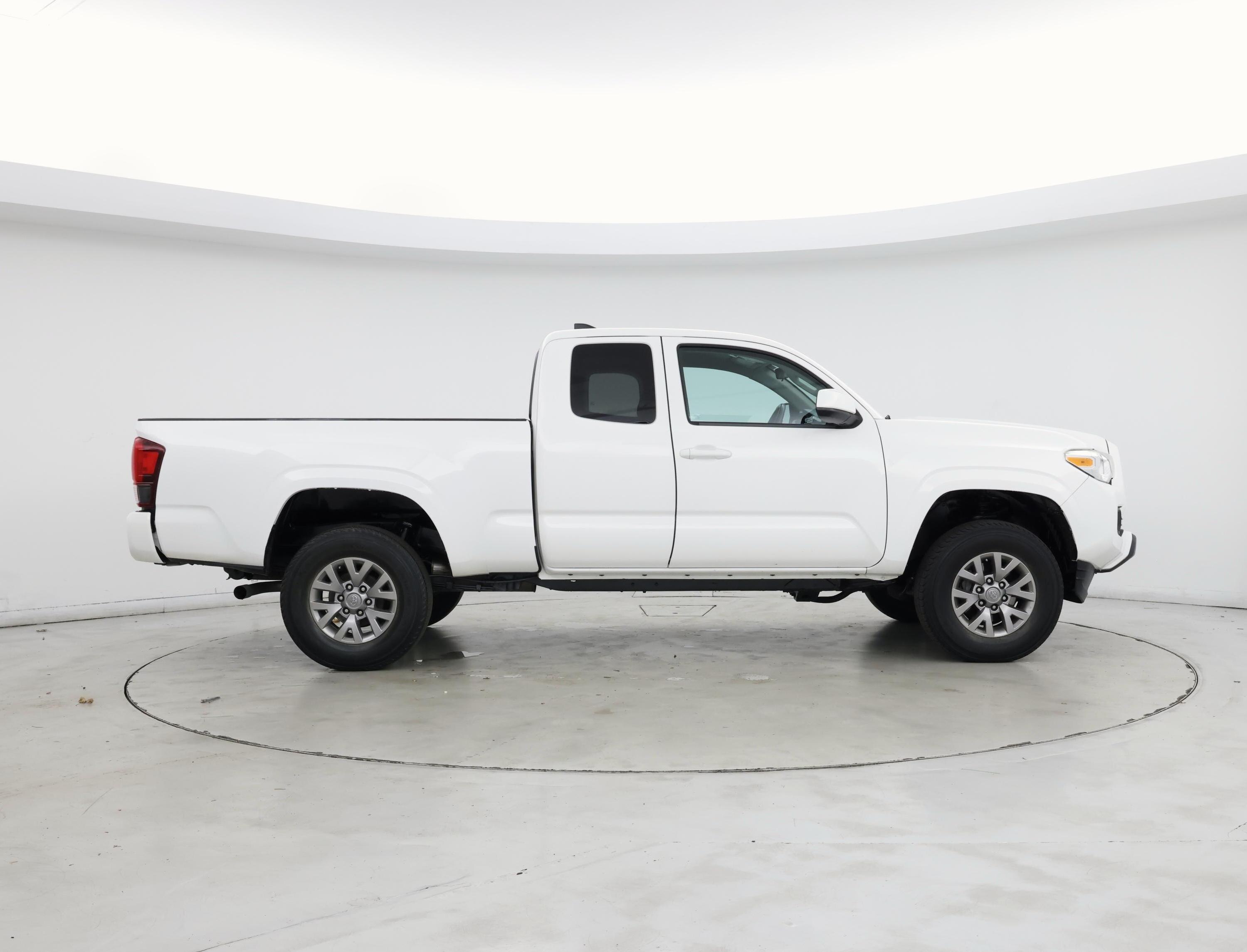 Thumbnail: 2019 Toyota Tacoma - 7