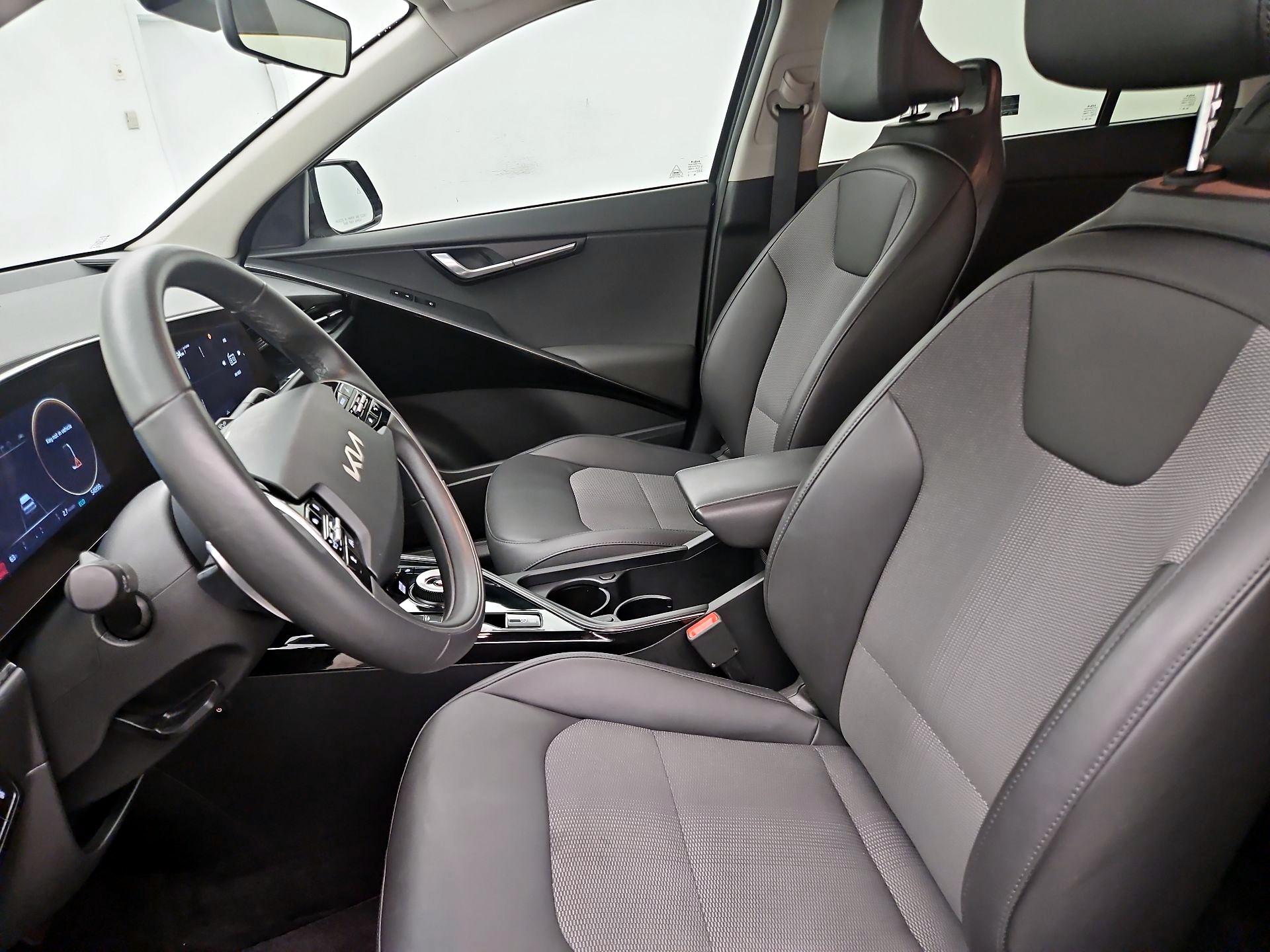 Thumbnail: 2023 Kia Niro - 11