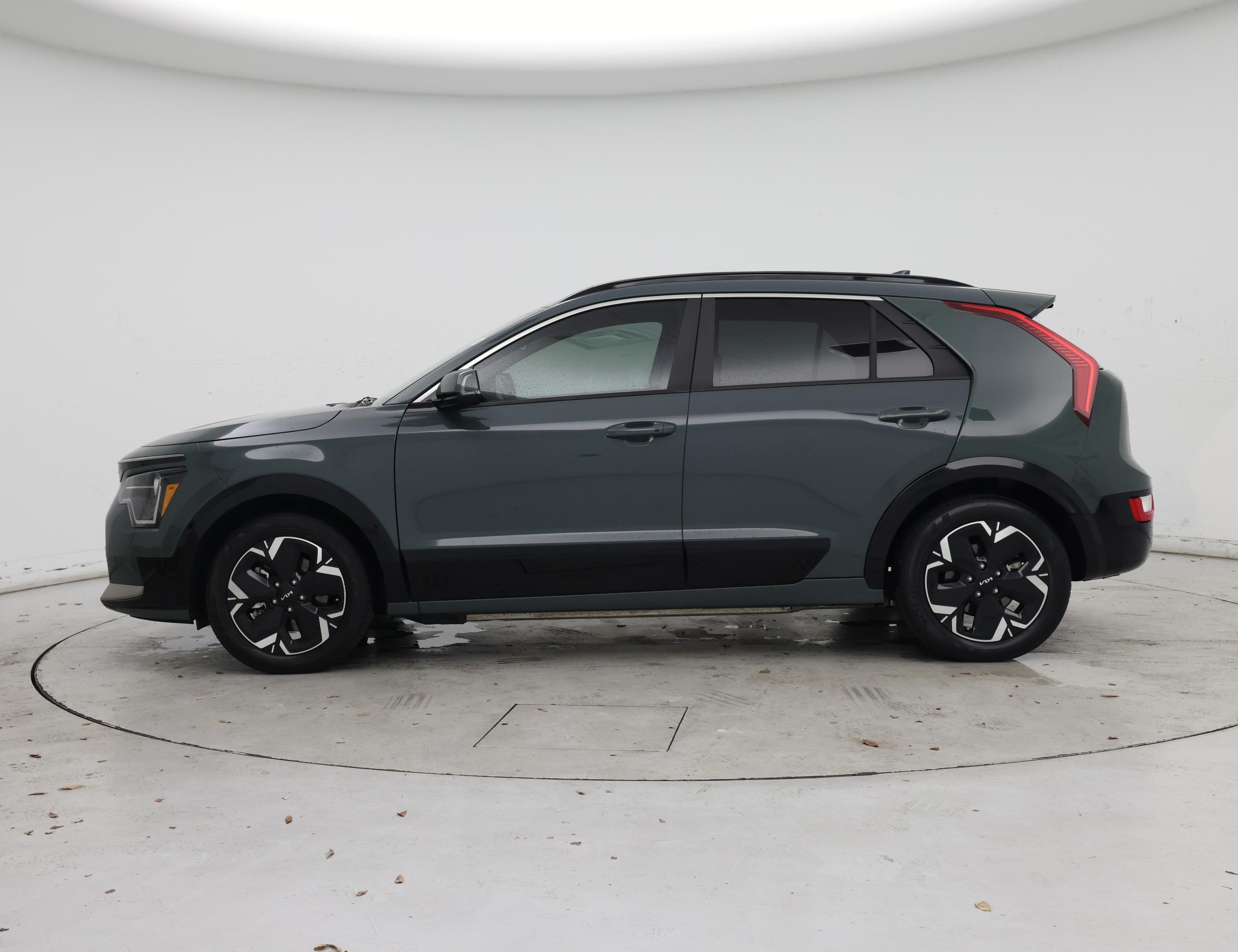 Thumbnail: 2023 Kia Niro - 3