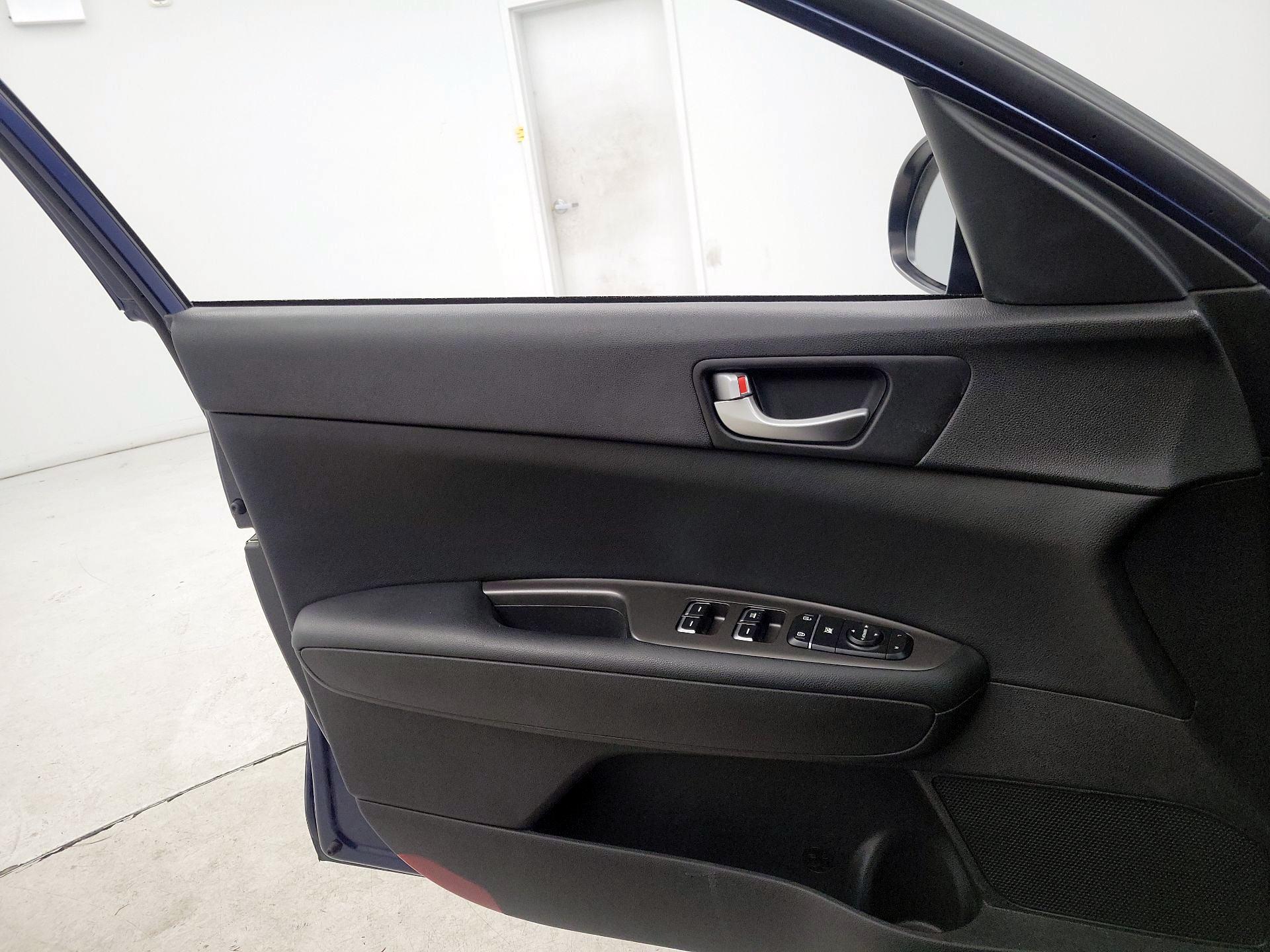 Thumbnail: 2019 Kia Optima - 12