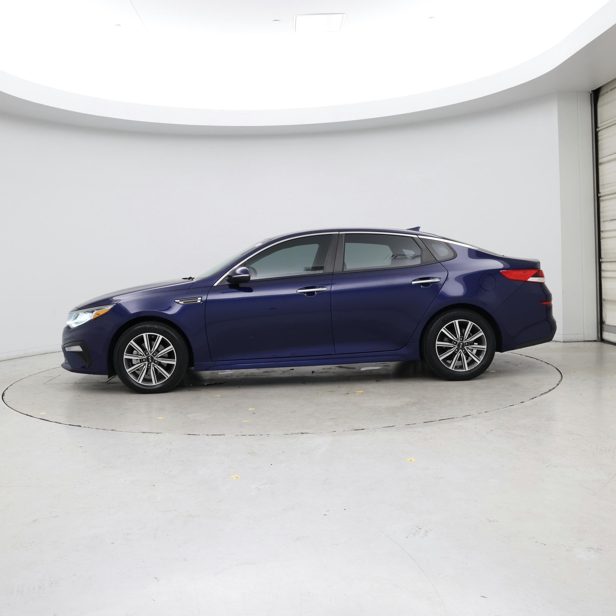 Thumbnail: 2019 Kia Optima - 3