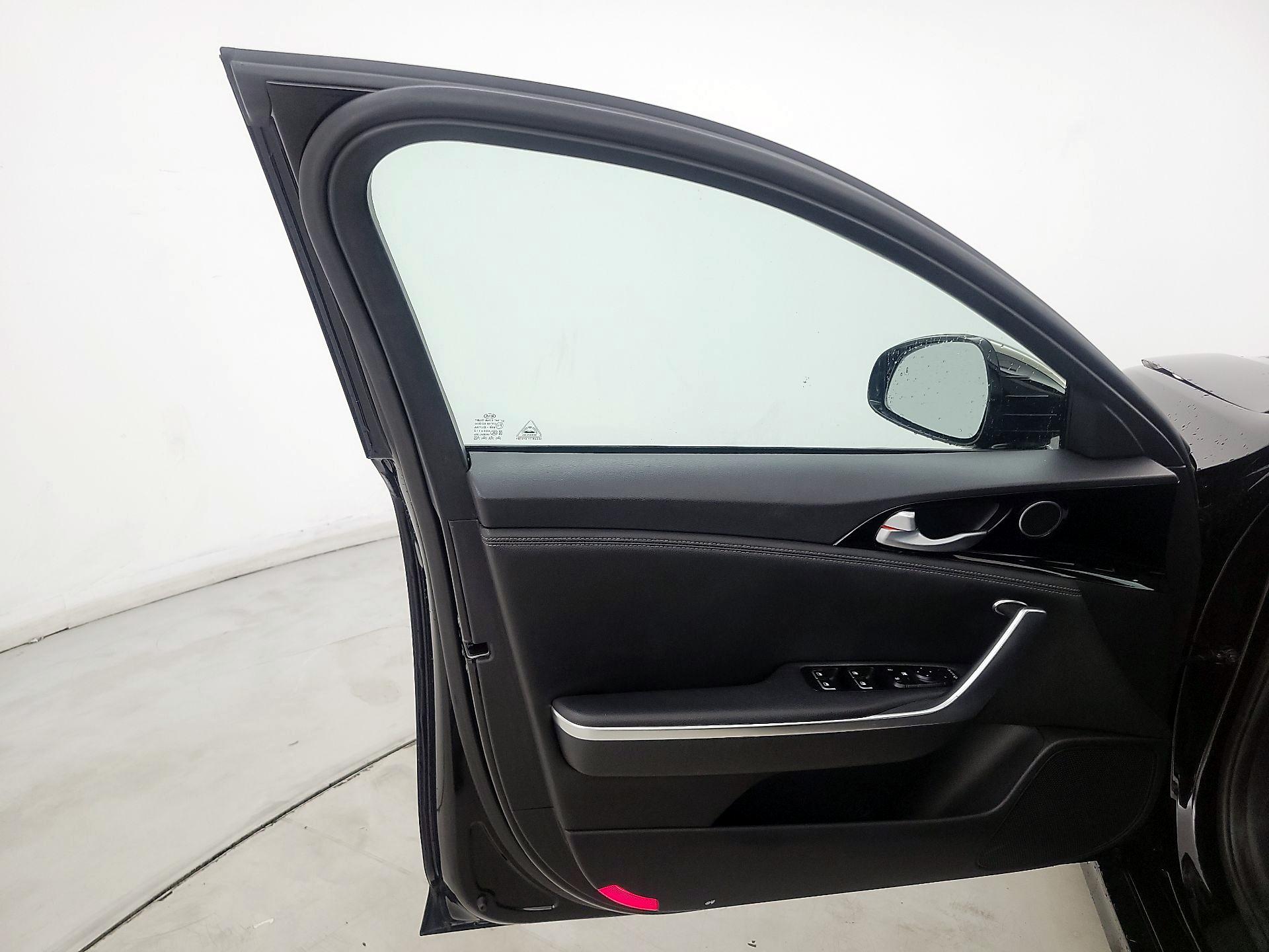 Thumbnail: 2020 Kia Stinger - 12