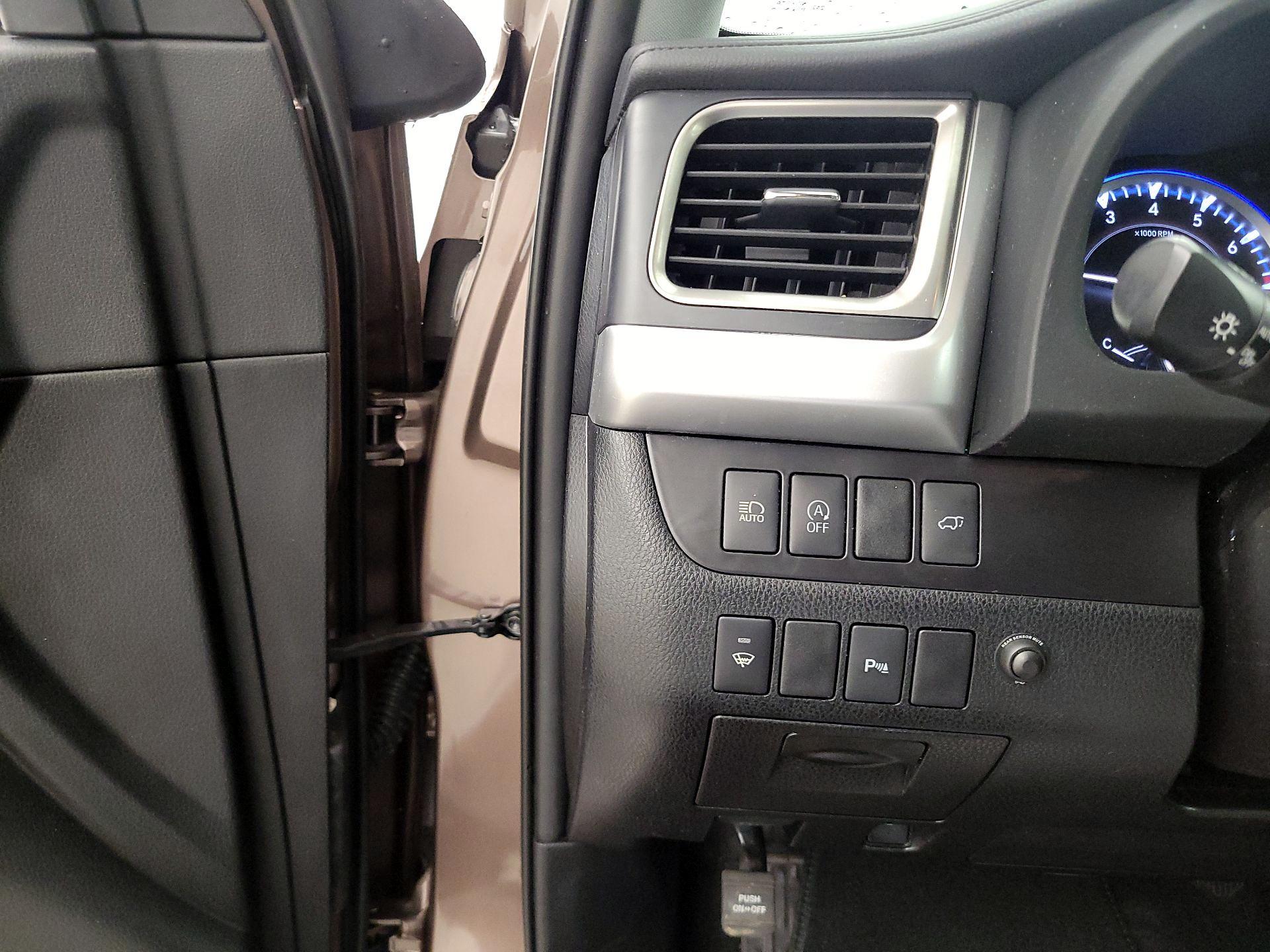 Thumbnail: 2019 Toyota Highlander - 13