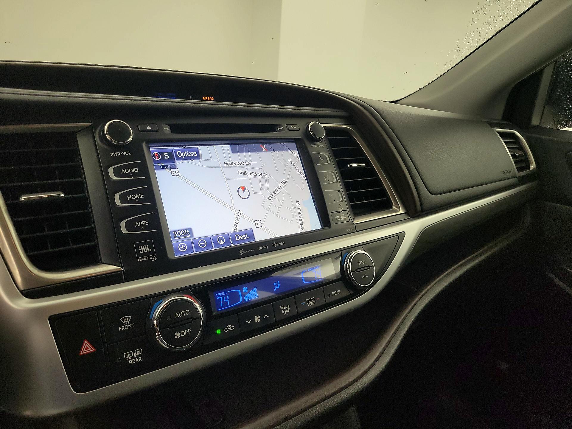 Thumbnail: 2019 Toyota Highlander - 14