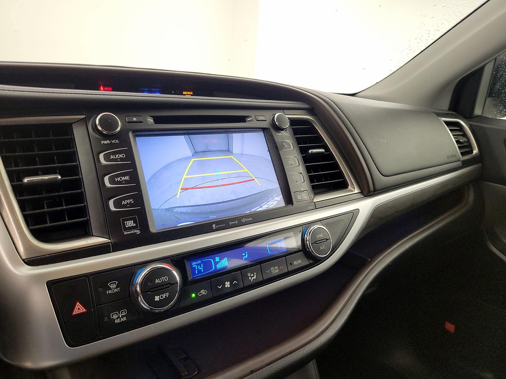 Thumbnail: 2019 Toyota Highlander - 15