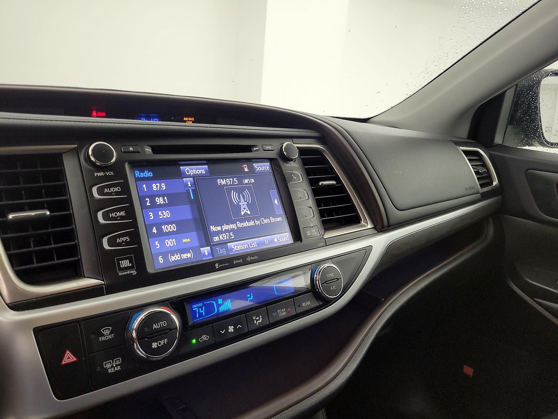 Thumbnail: 2019 Toyota Highlander - 16