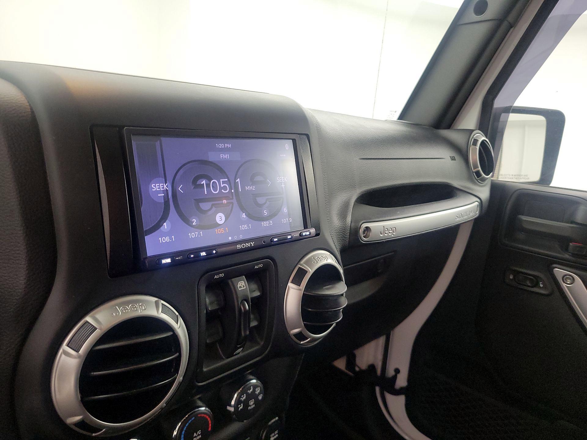 Thumbnail: 2018 Jeep Wrangler - 14