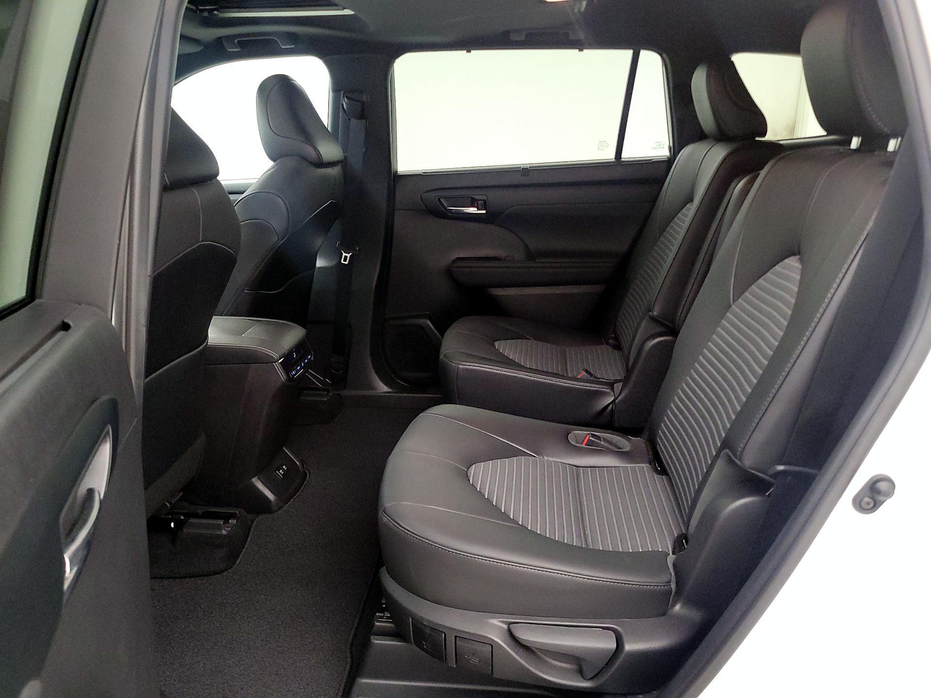 Thumbnail: 2021 Toyota Highlander - 20