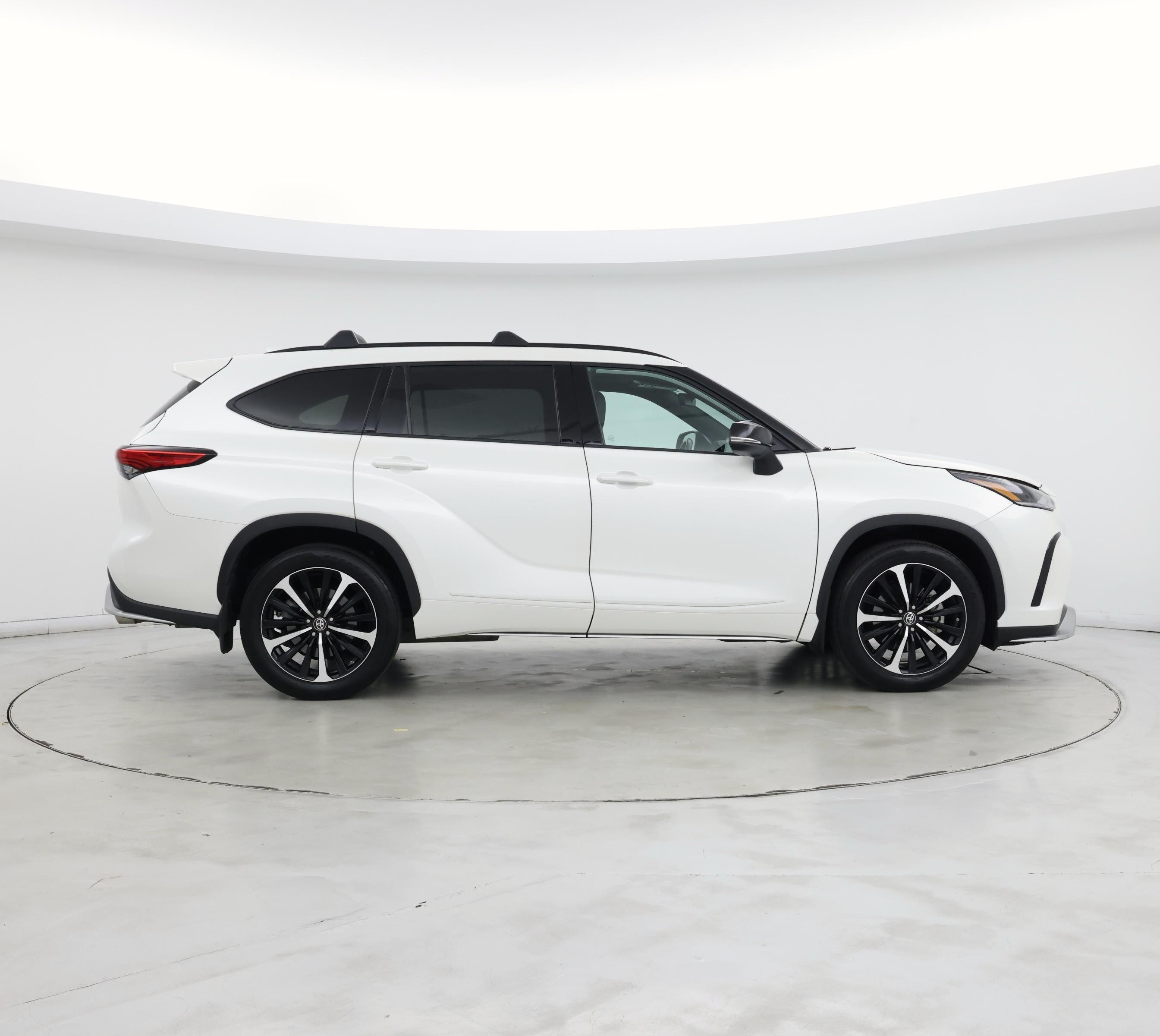 Thumbnail: 2021 Toyota Highlander - 7