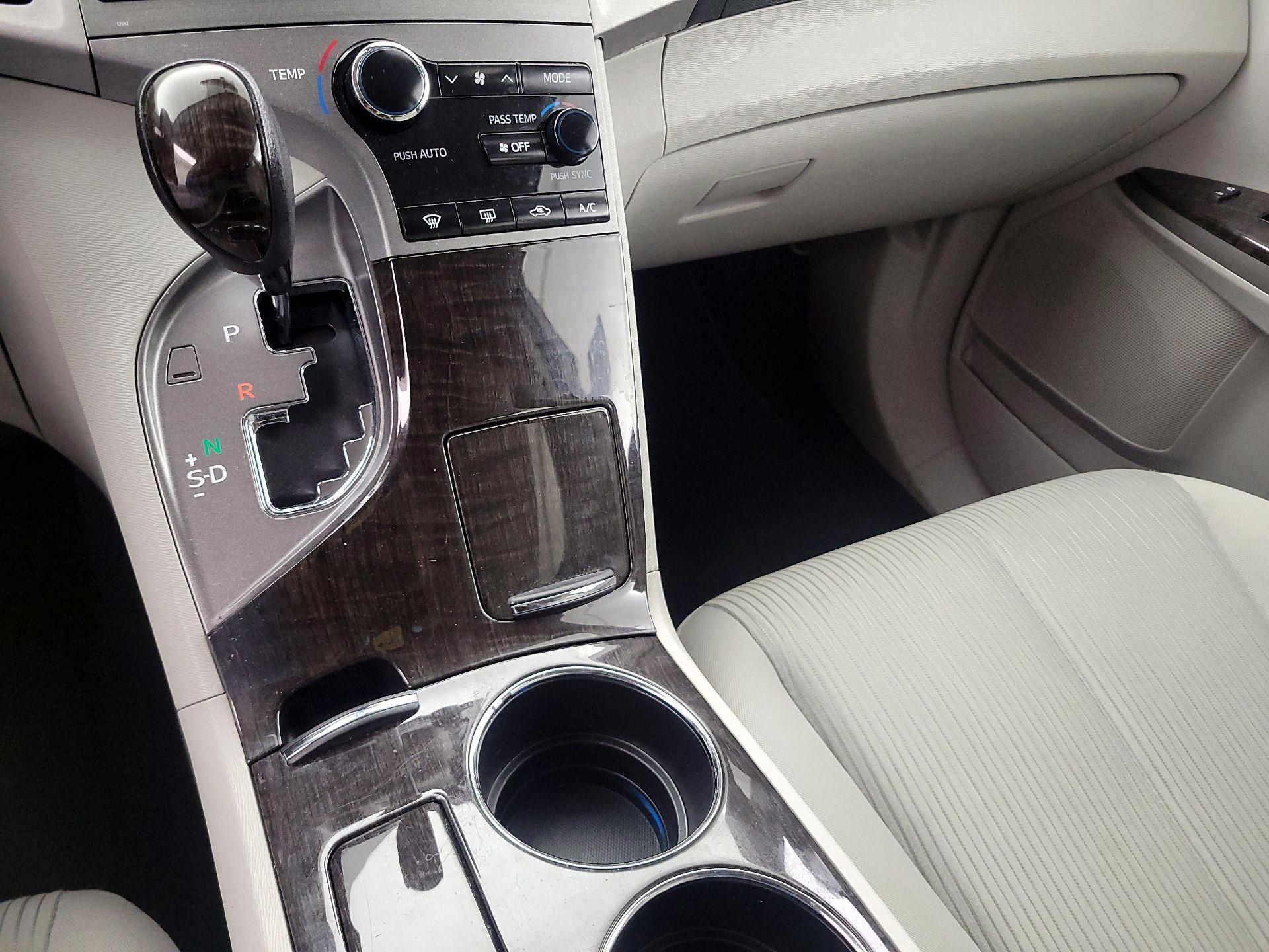 Thumbnail: 2014 Toyota Venza - 15