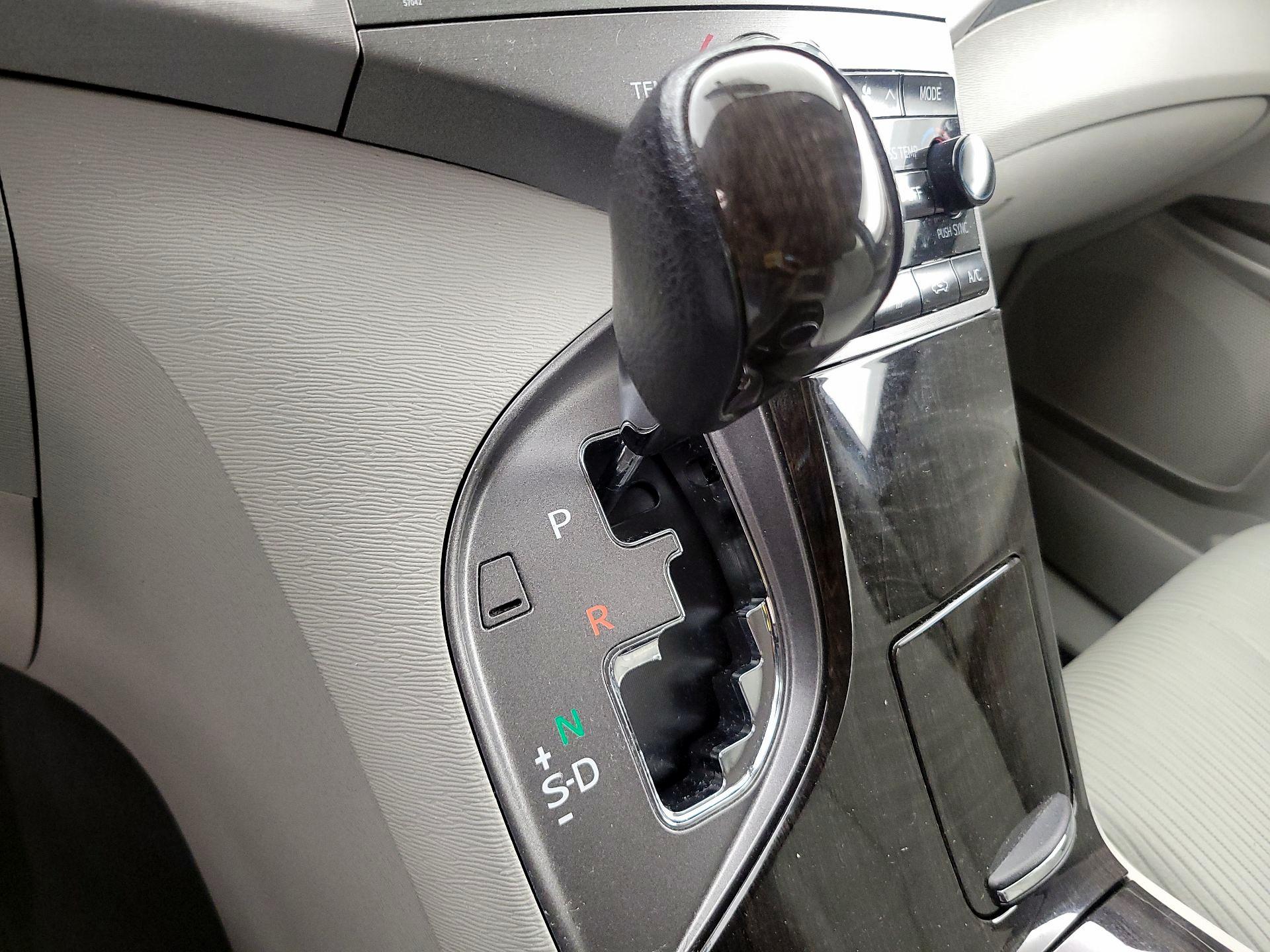 Thumbnail: 2014 Toyota Venza - 16