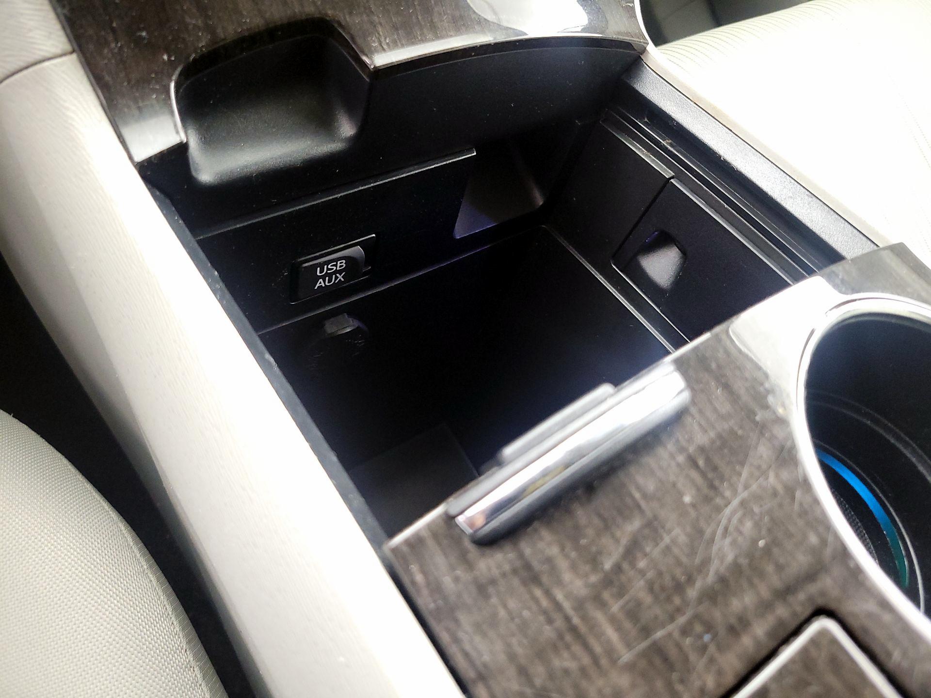 Thumbnail: 2014 Toyota Venza - 17