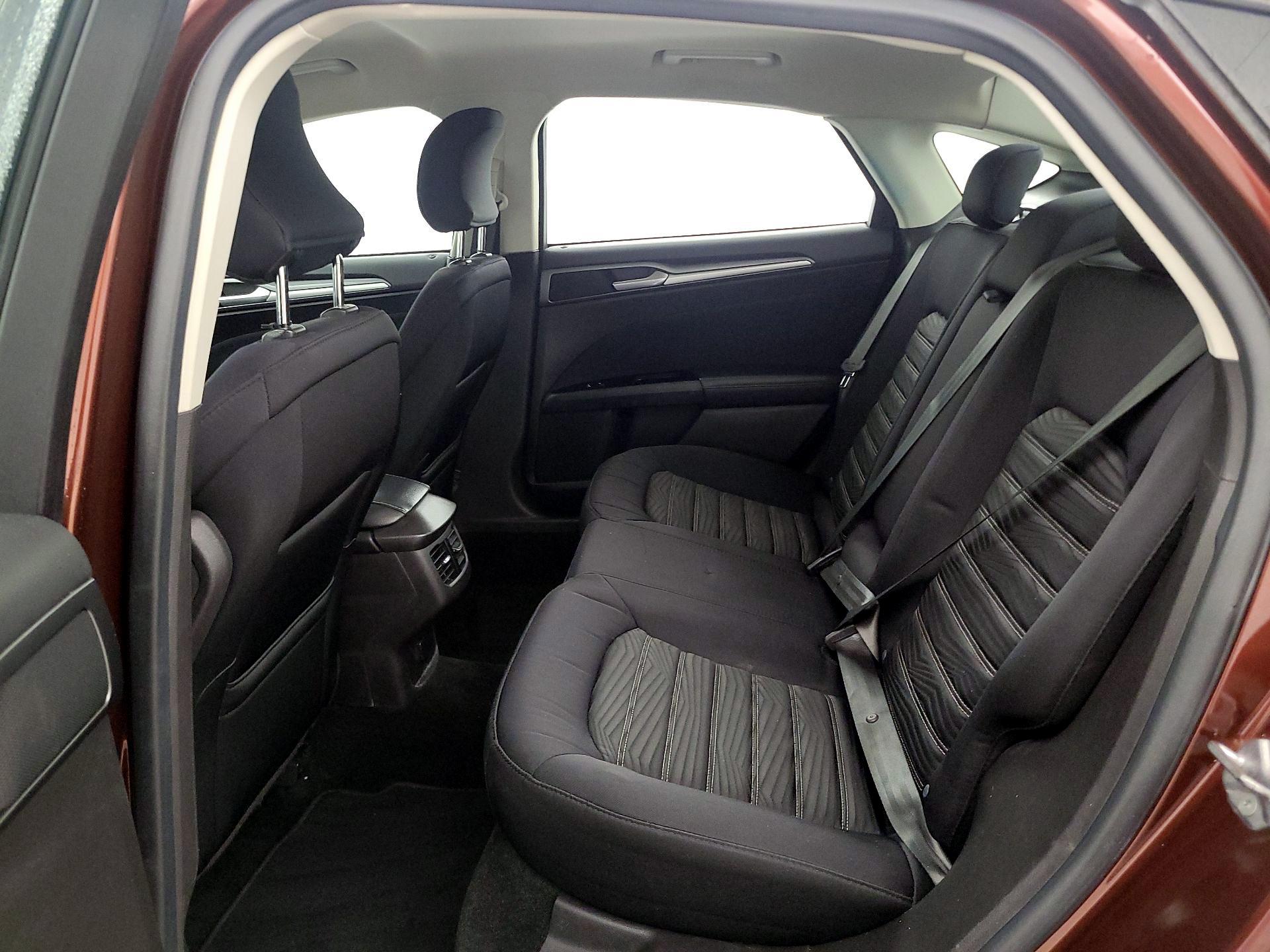 Thumbnail: 2016 Ford Fusion - 18