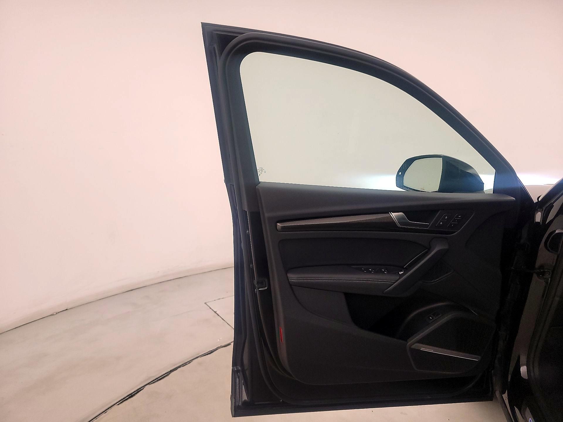 Thumbnail: 2024 Audi SQ5 - 12