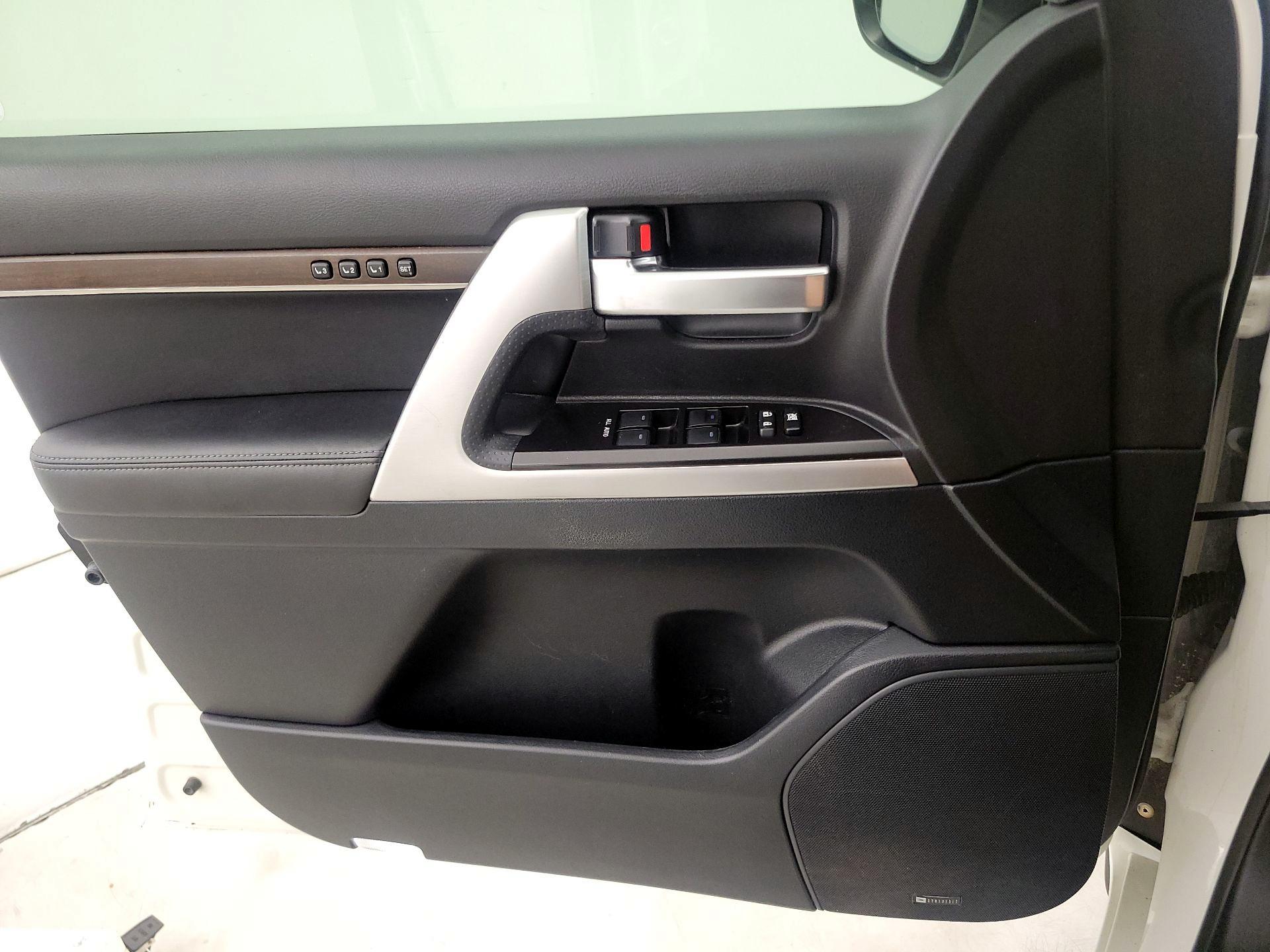 Thumbnail: 2019 Toyota Land Cruiser - 12