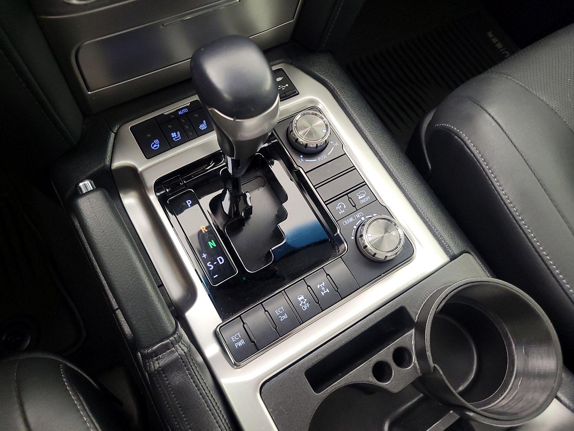 Thumbnail: 2019 Toyota Land Cruiser - 18