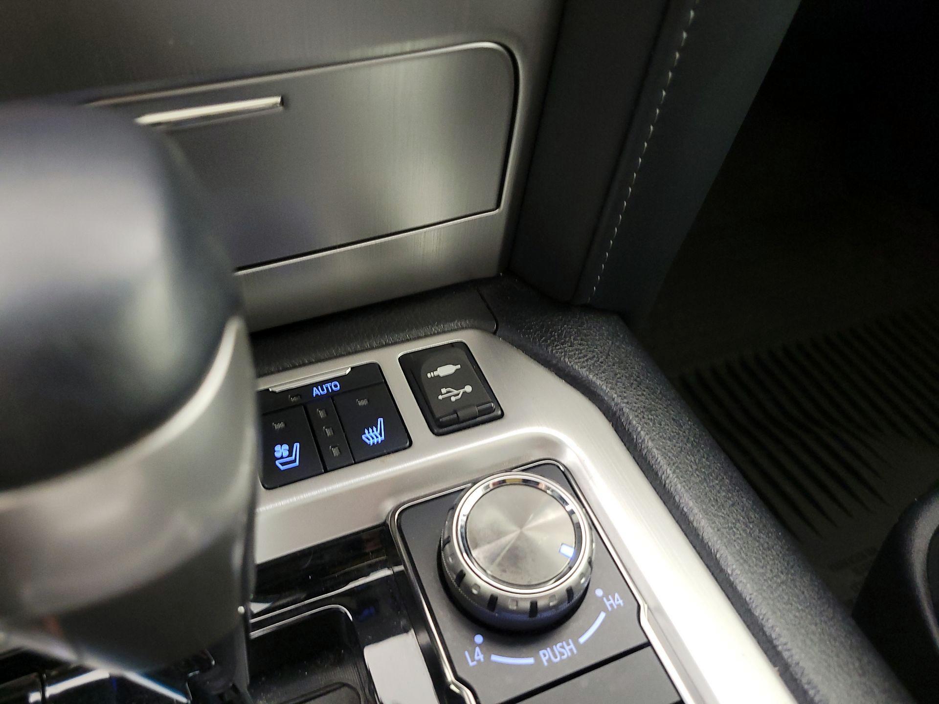 Thumbnail: 2019 Toyota Land Cruiser - 19