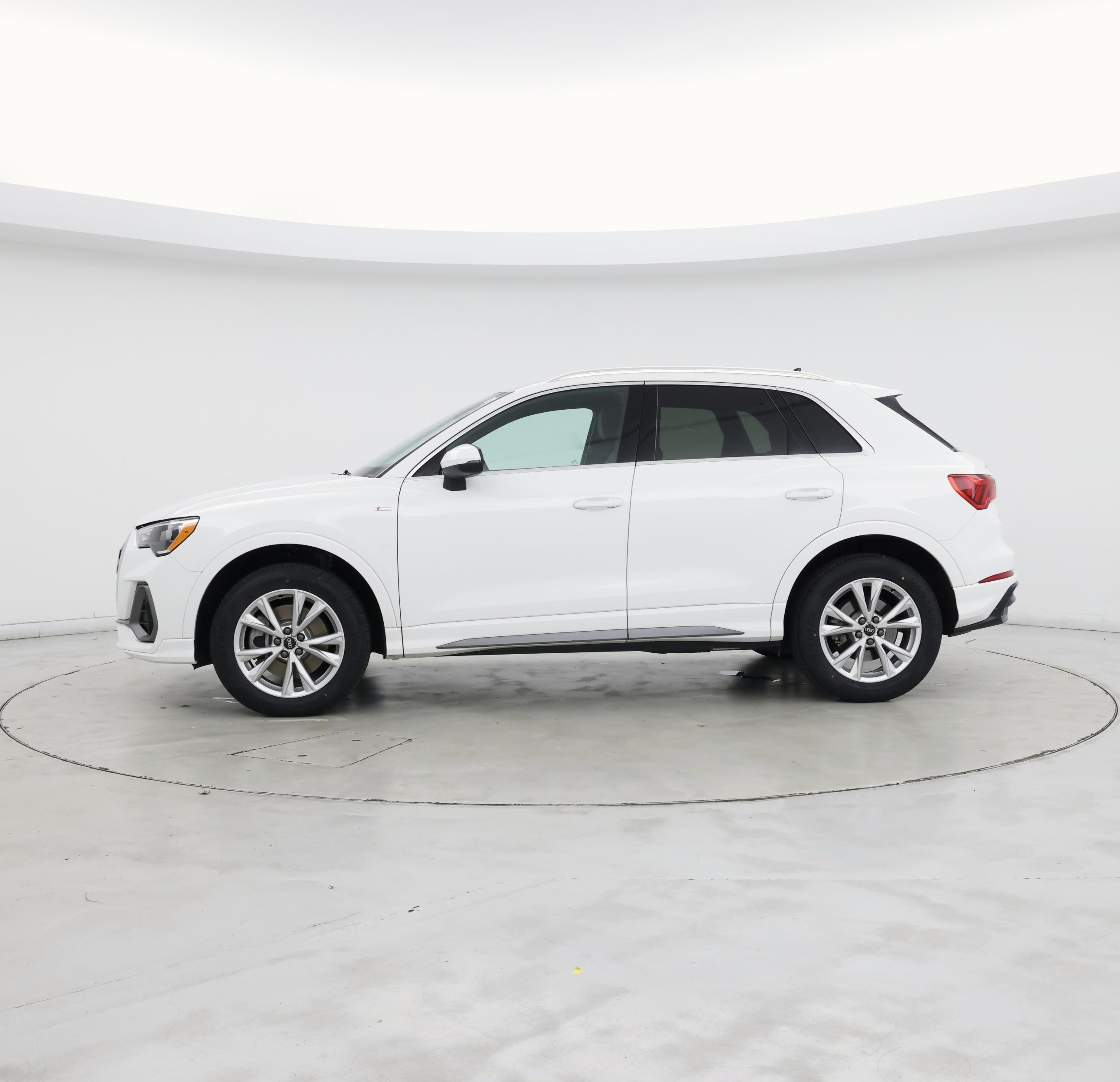 Thumbnail: 2021 Audi Q3 - 3