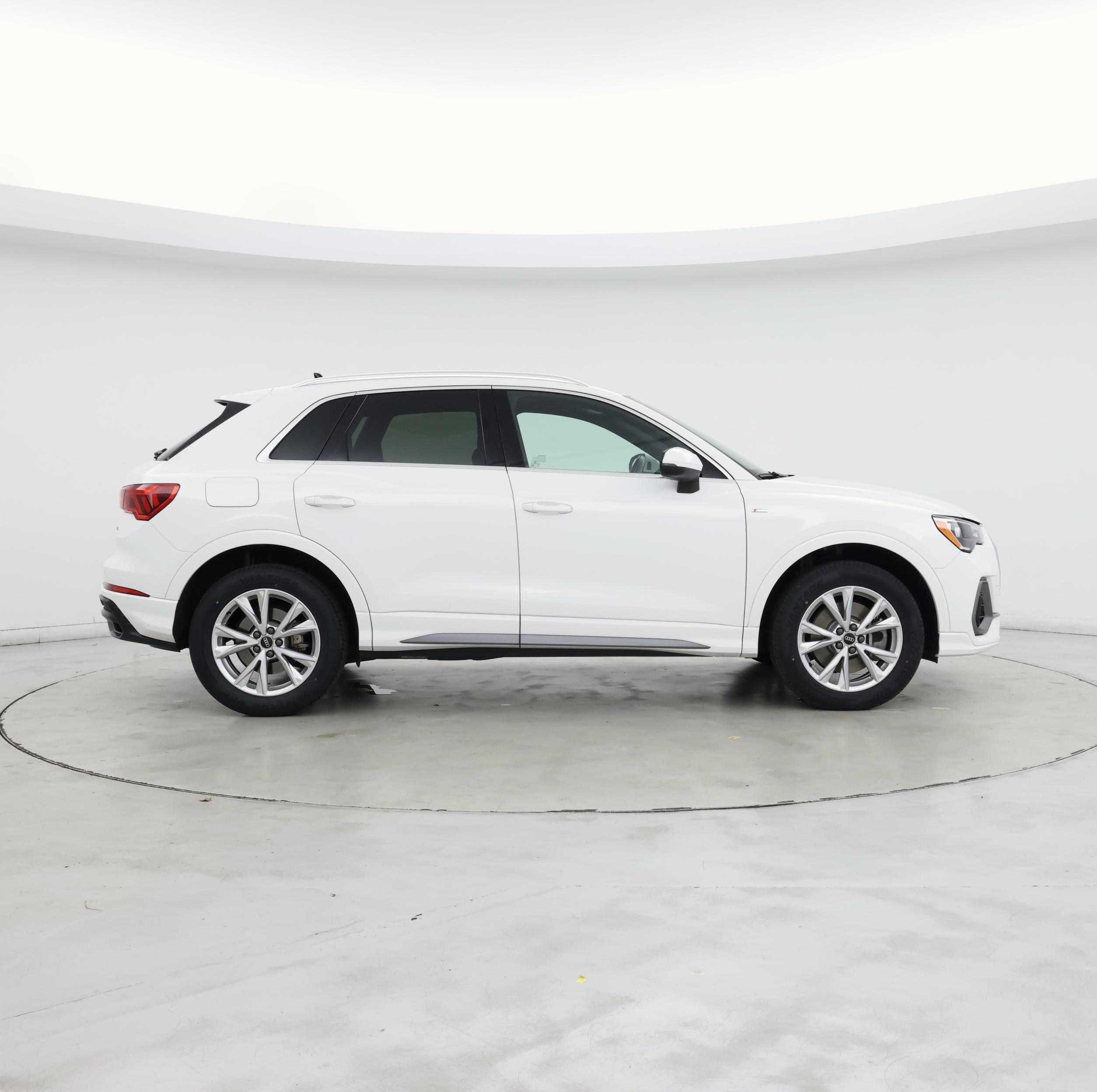 Thumbnail: 2021 Audi Q3 - 7
