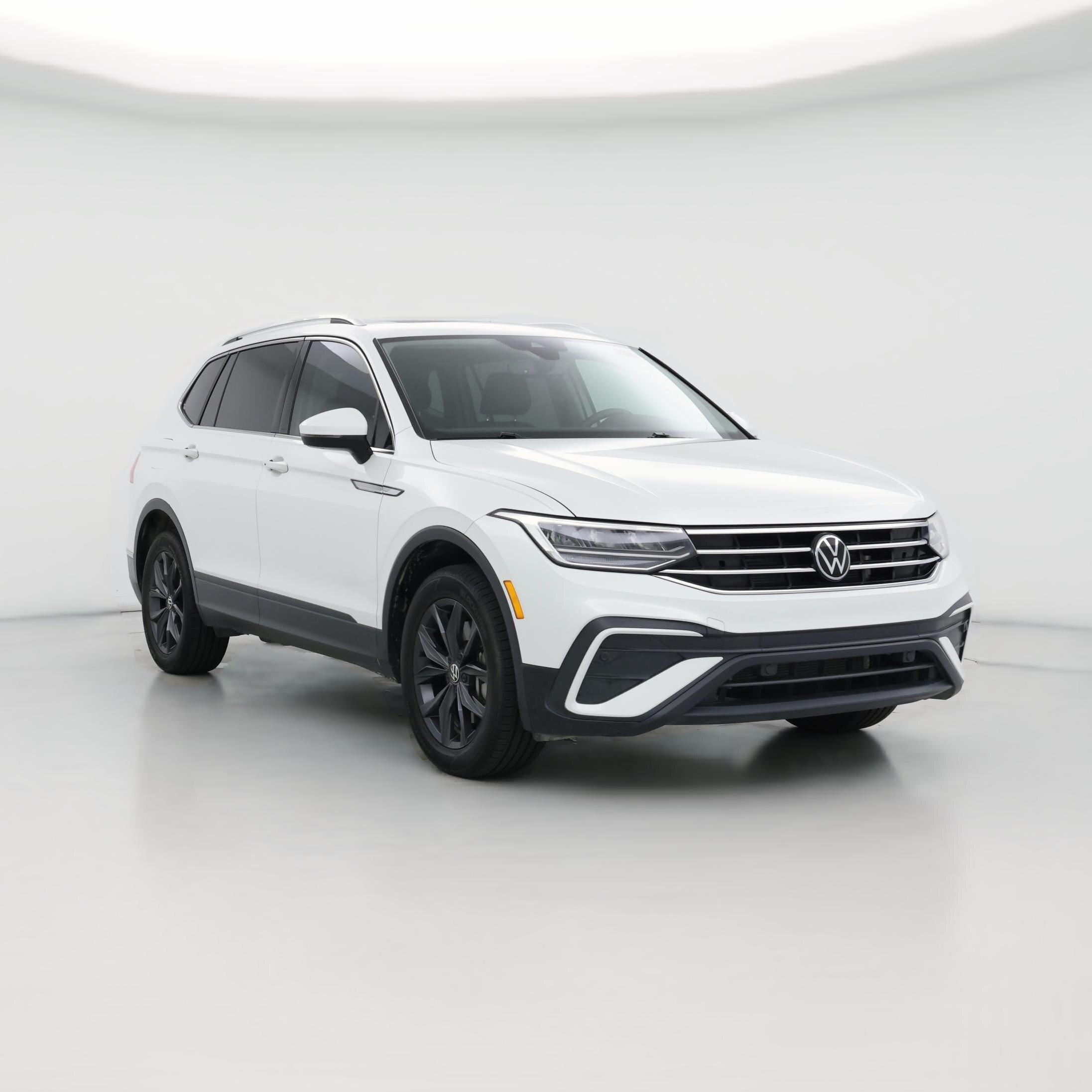 Thumbnail: 2023 Volkswagen Tiguan - 1