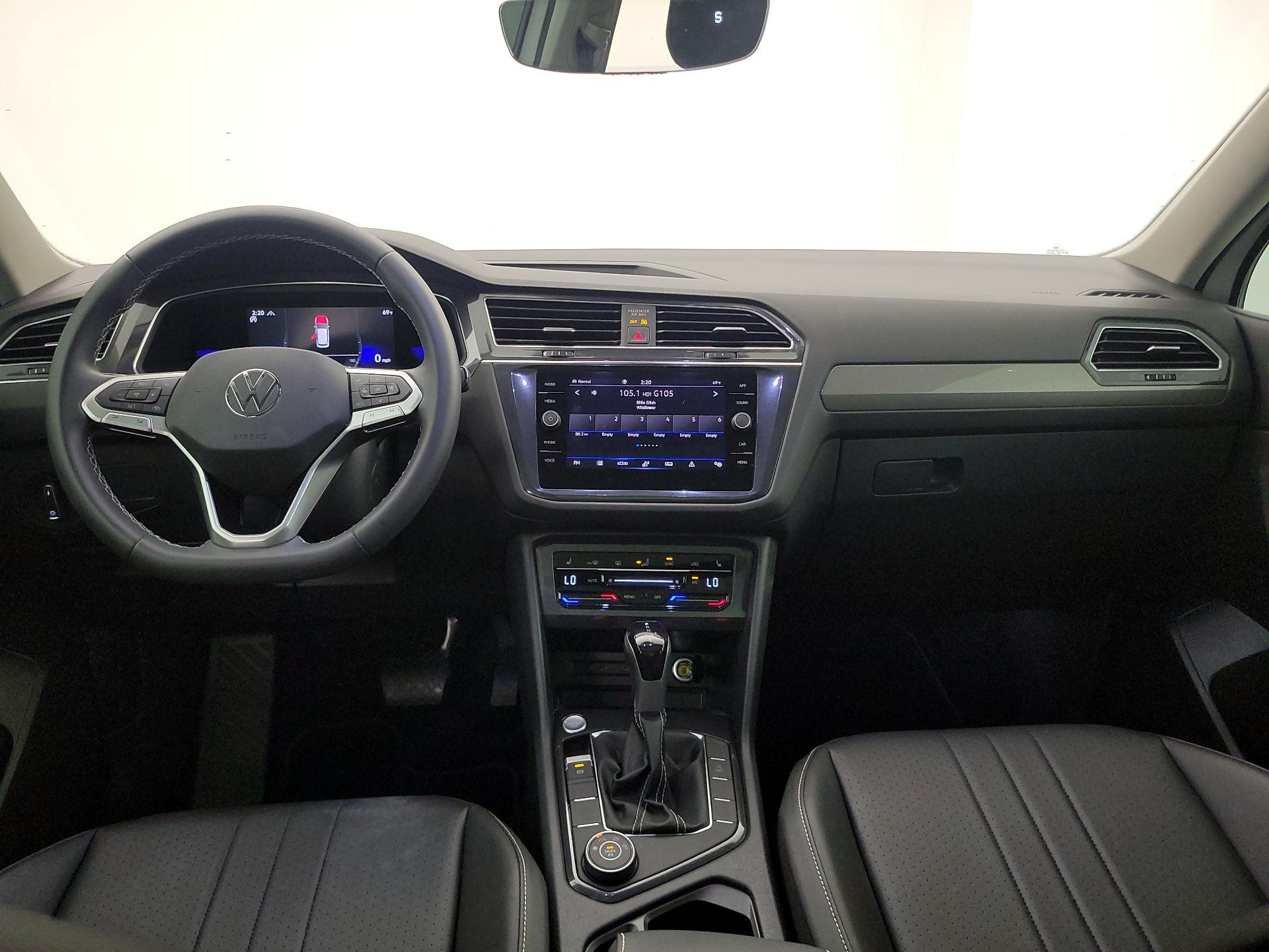 Thumbnail: 2023 Volkswagen Tiguan - 9